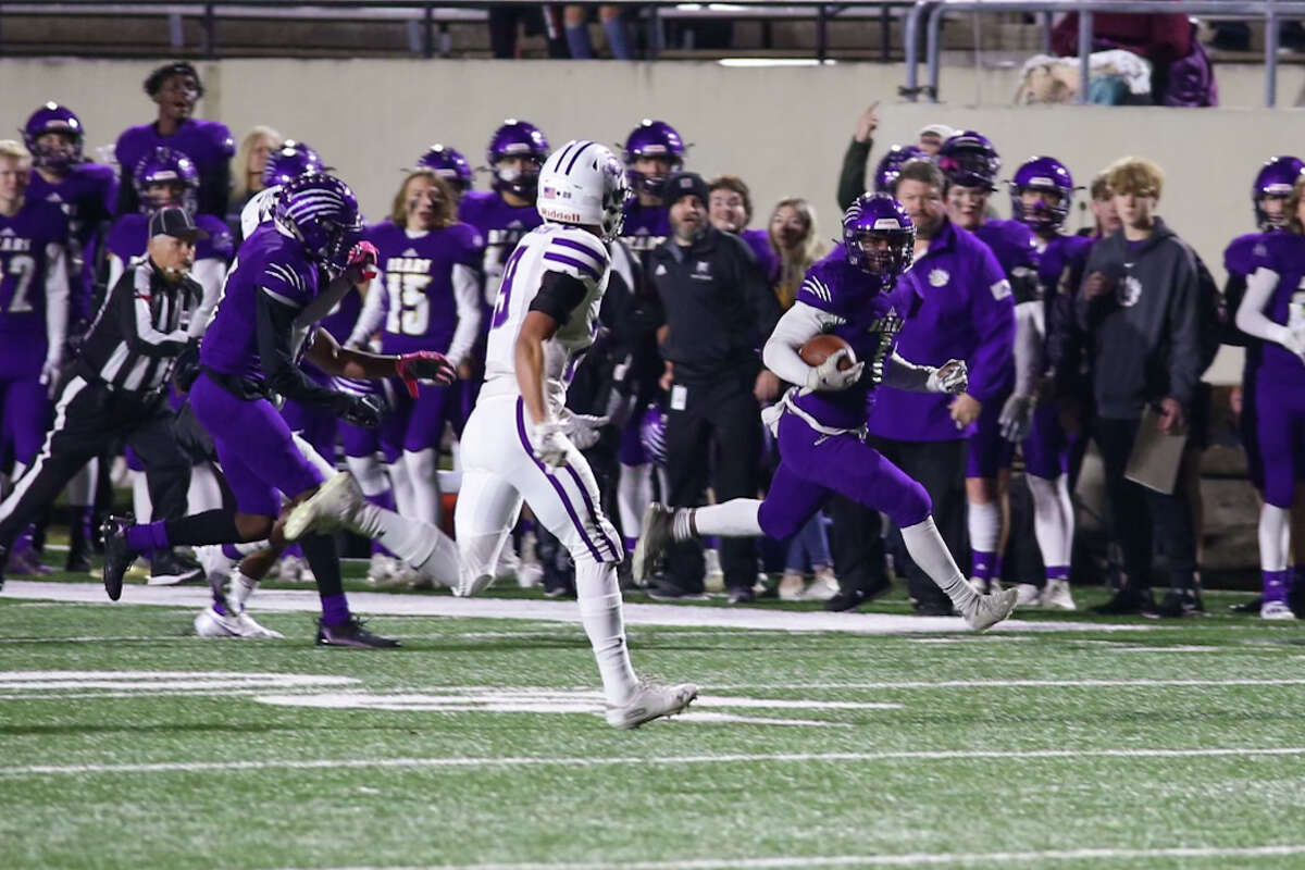 Port Neches-Groves advances past the area round after defeating Montgomery 49-42 on Friday night.
