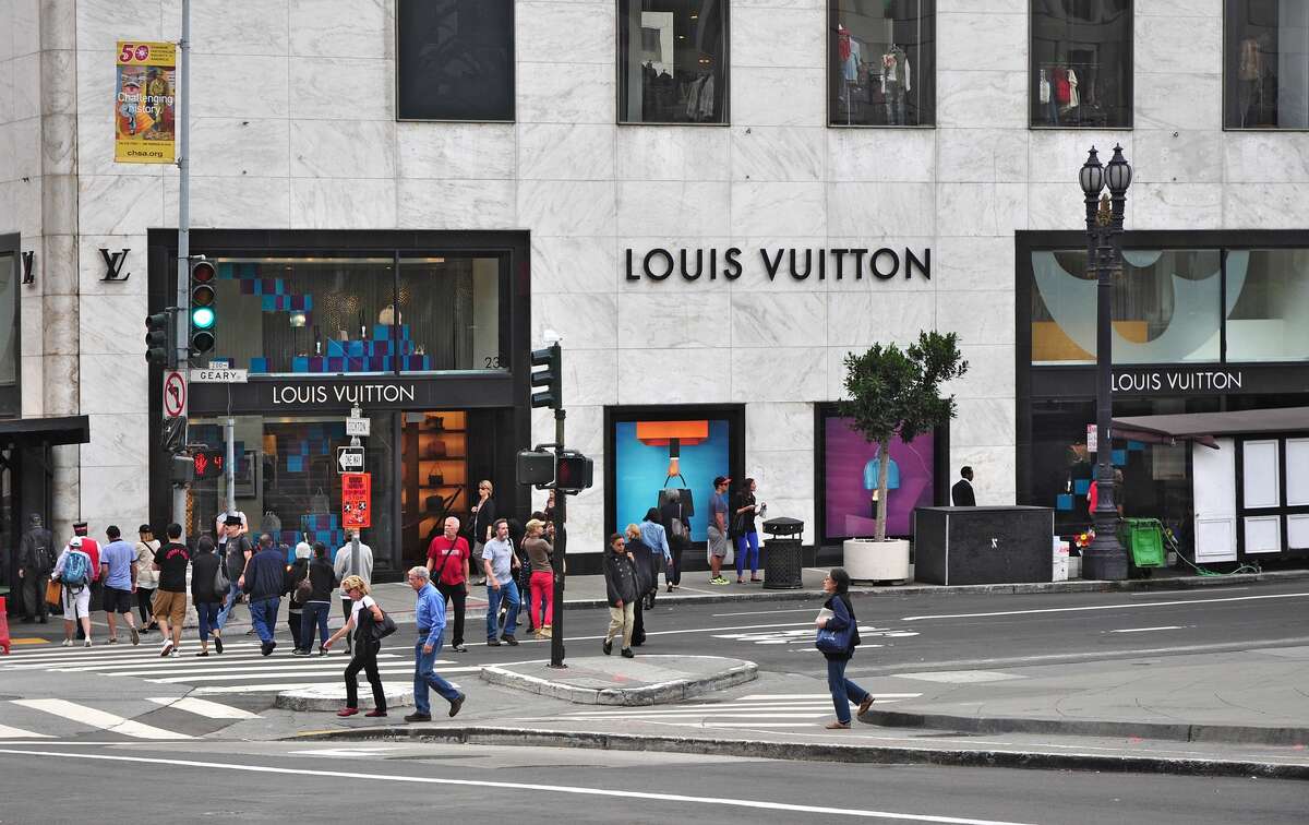 Video Thieves ransack Louis Vuitton store in San Francisco  ABC7  YouTube