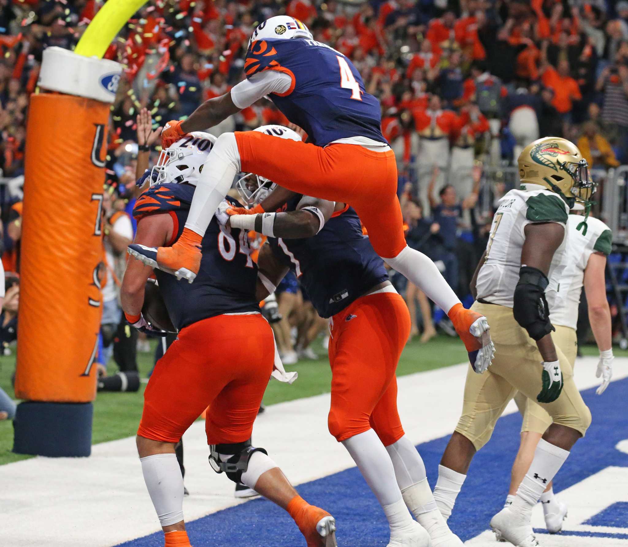 UTSA scores in closing seconds to keep undefeated season alive