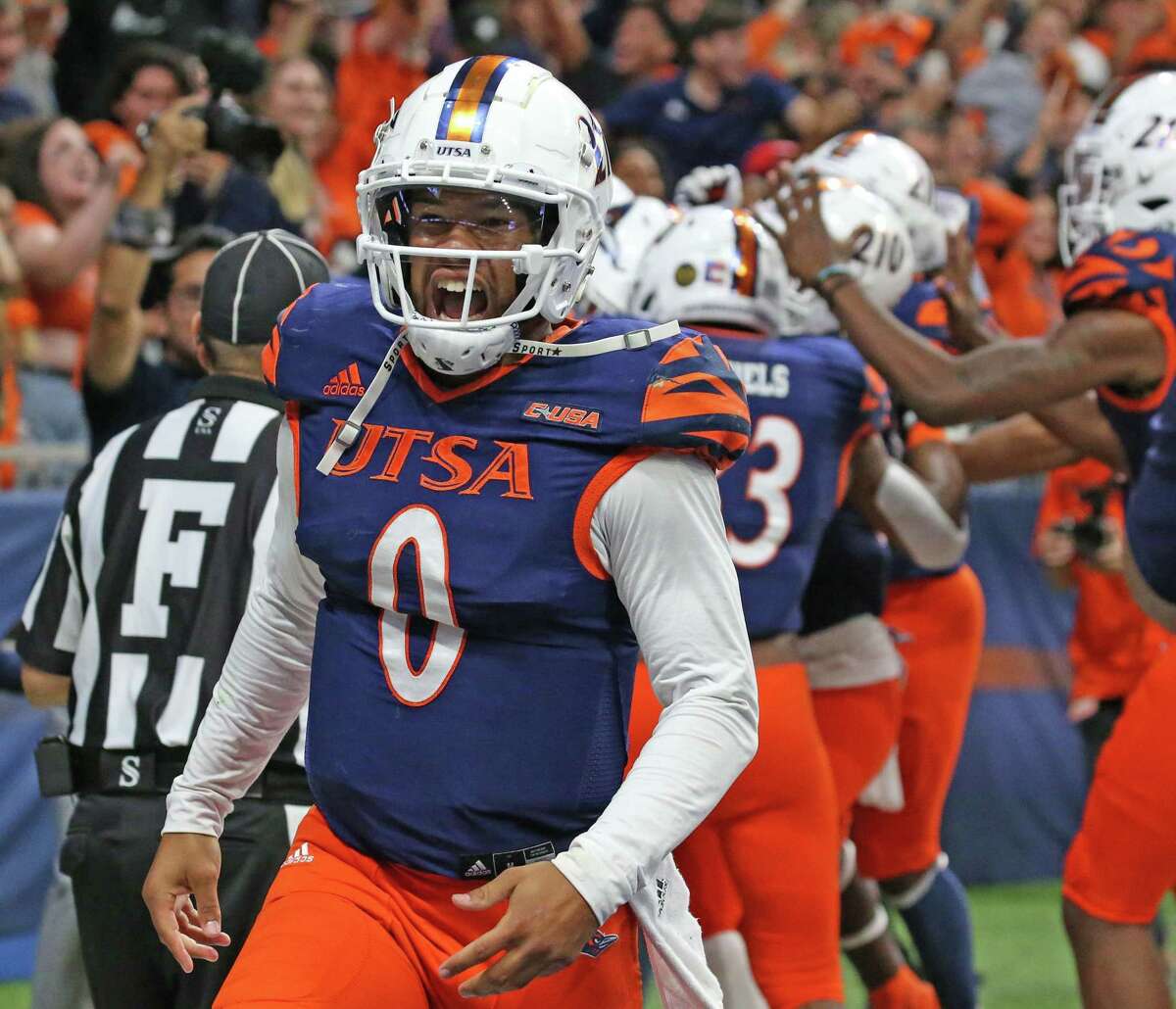 UTSA quarterback Frank Harris celebrates as the Oscar Cardenas’s game-winning touchdown catch late in the game against UAB on Saturday Nov. 20, 2021, at the Alamodome.