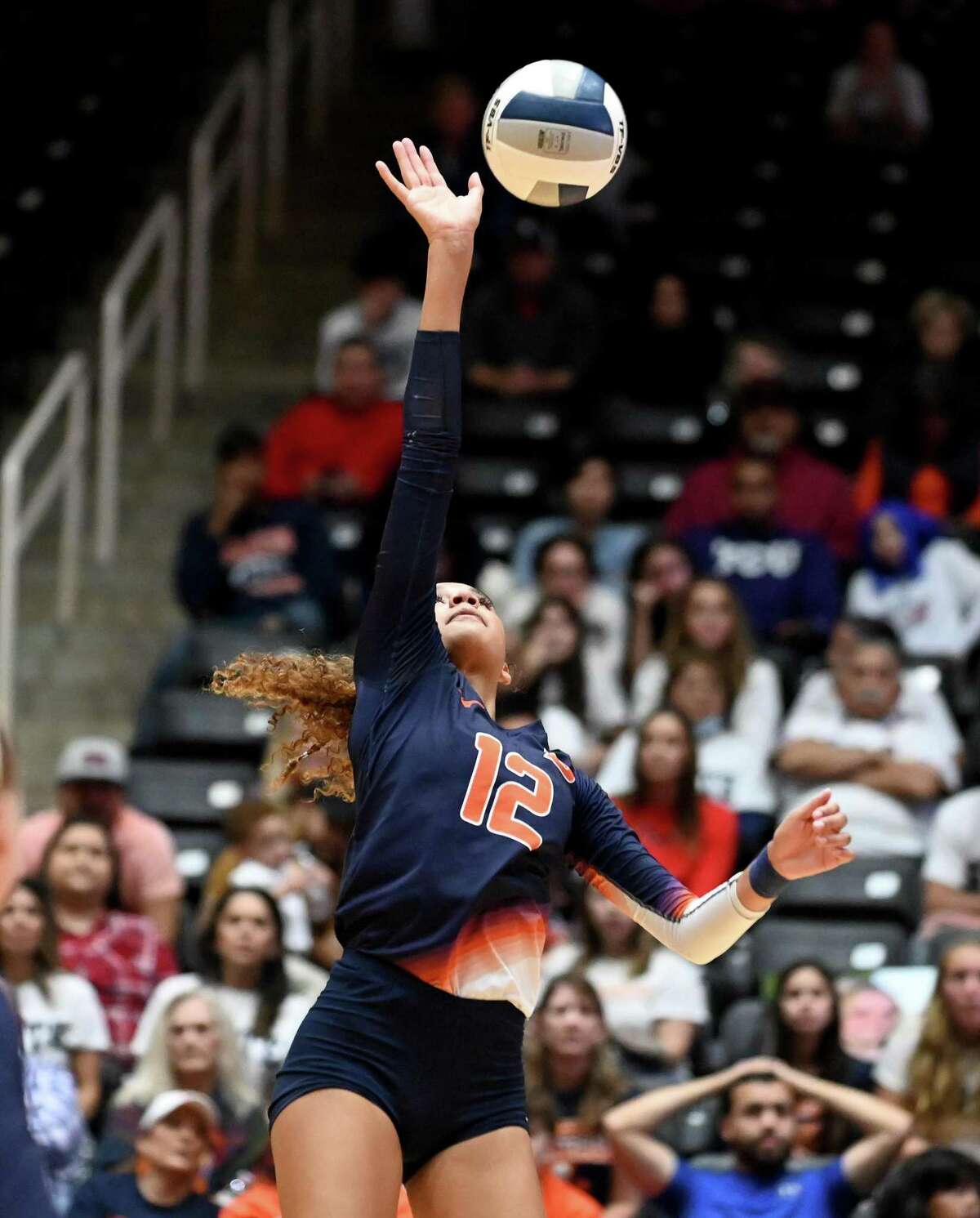 Brandeis outlasts Keller for 6A state volleyball title