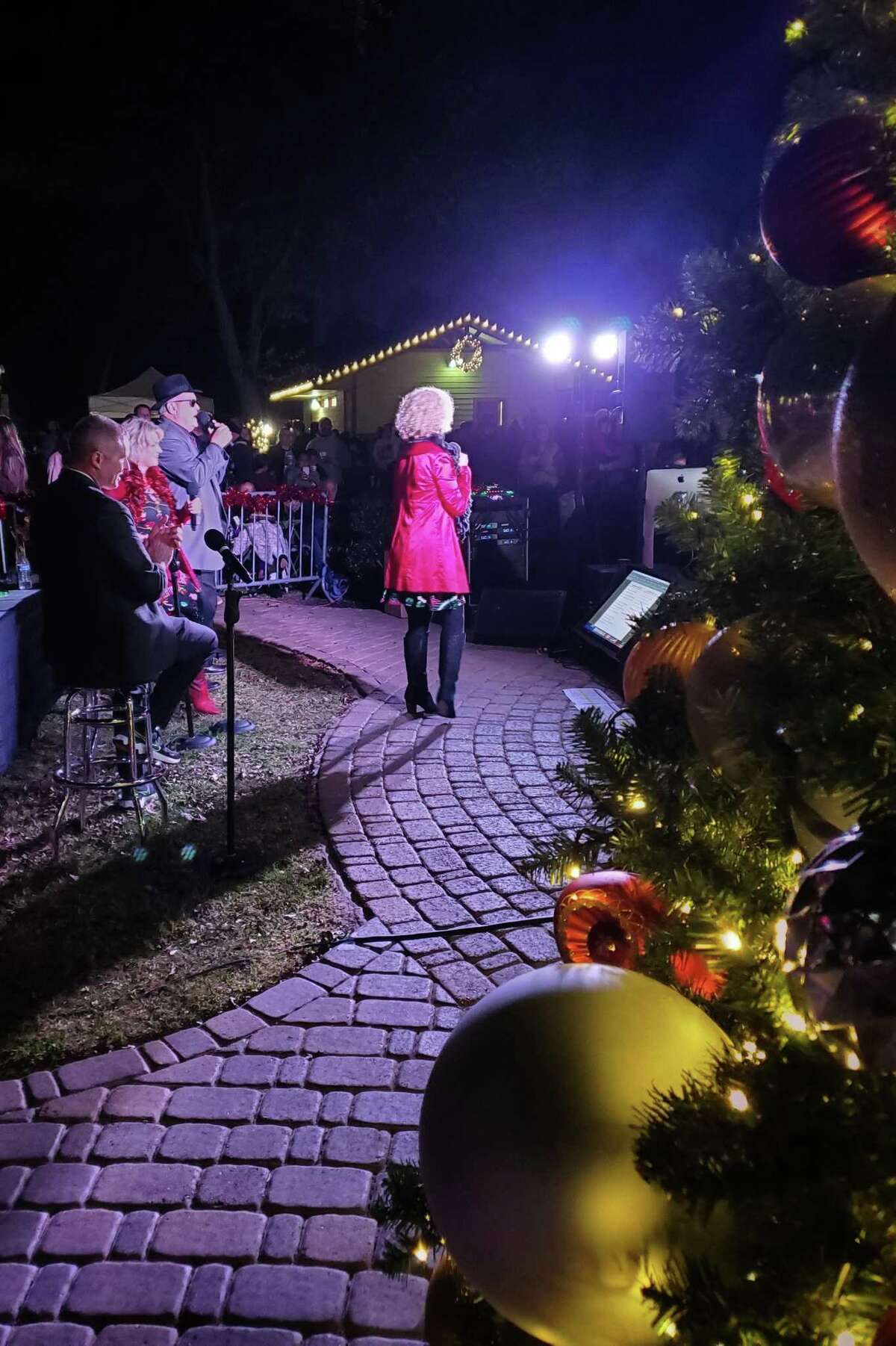 Tomball kicks off holiday season with tree lighting, parade, Miss