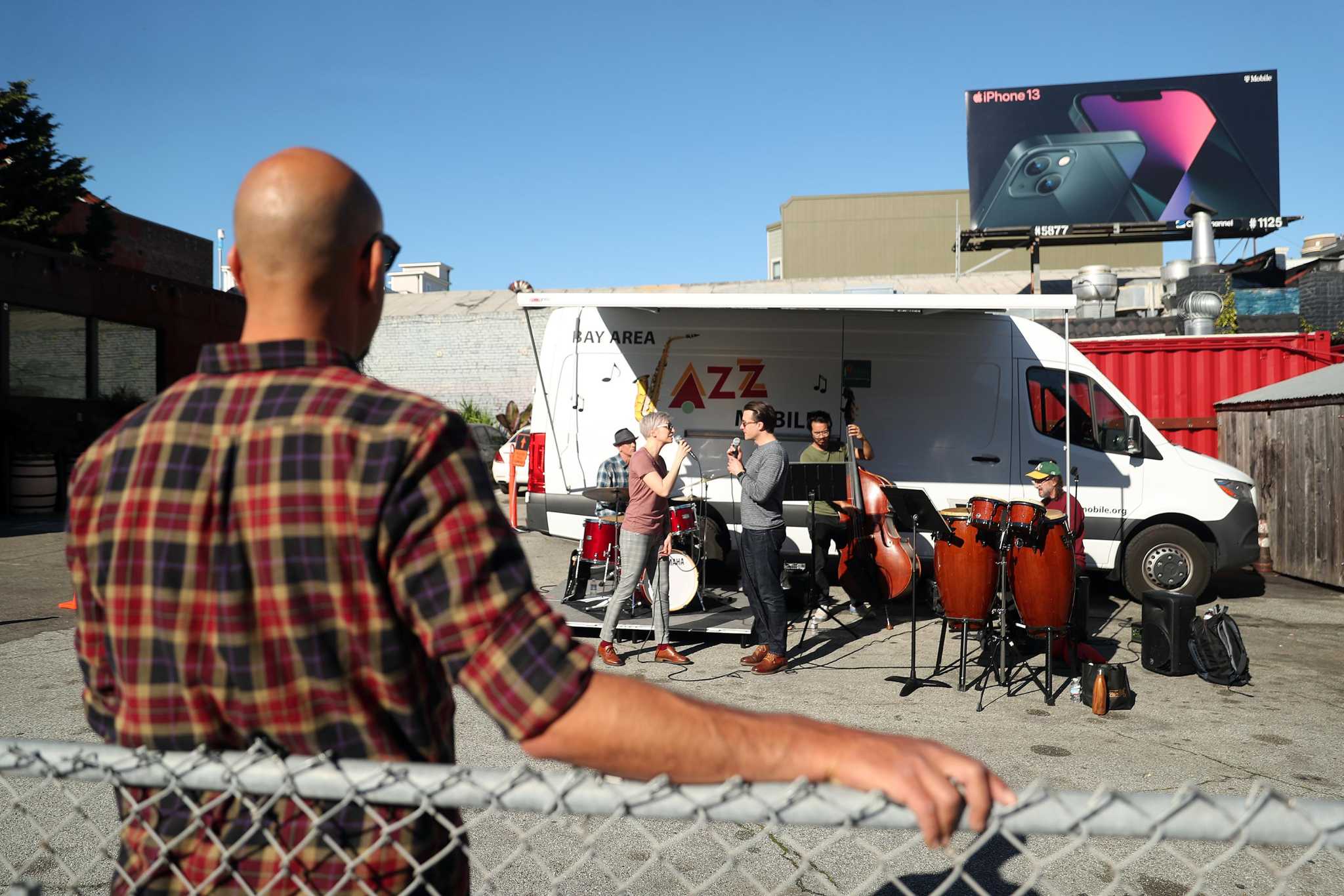 Bay Area Jazz Mobile brings free sidewalk concerts in time for holiday season - Vimarsana News