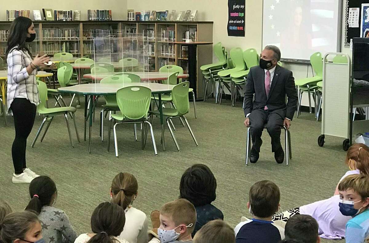 Fred Camilo, Greenwich’s first selectman and a Cos Cob School alum, returns to his alma mater on Tuesday, Nov. 16. Teacher Michele Prisinzano, at left, joins the entire third grade in the media center for a great discussion on civics with the town’s top elected official.