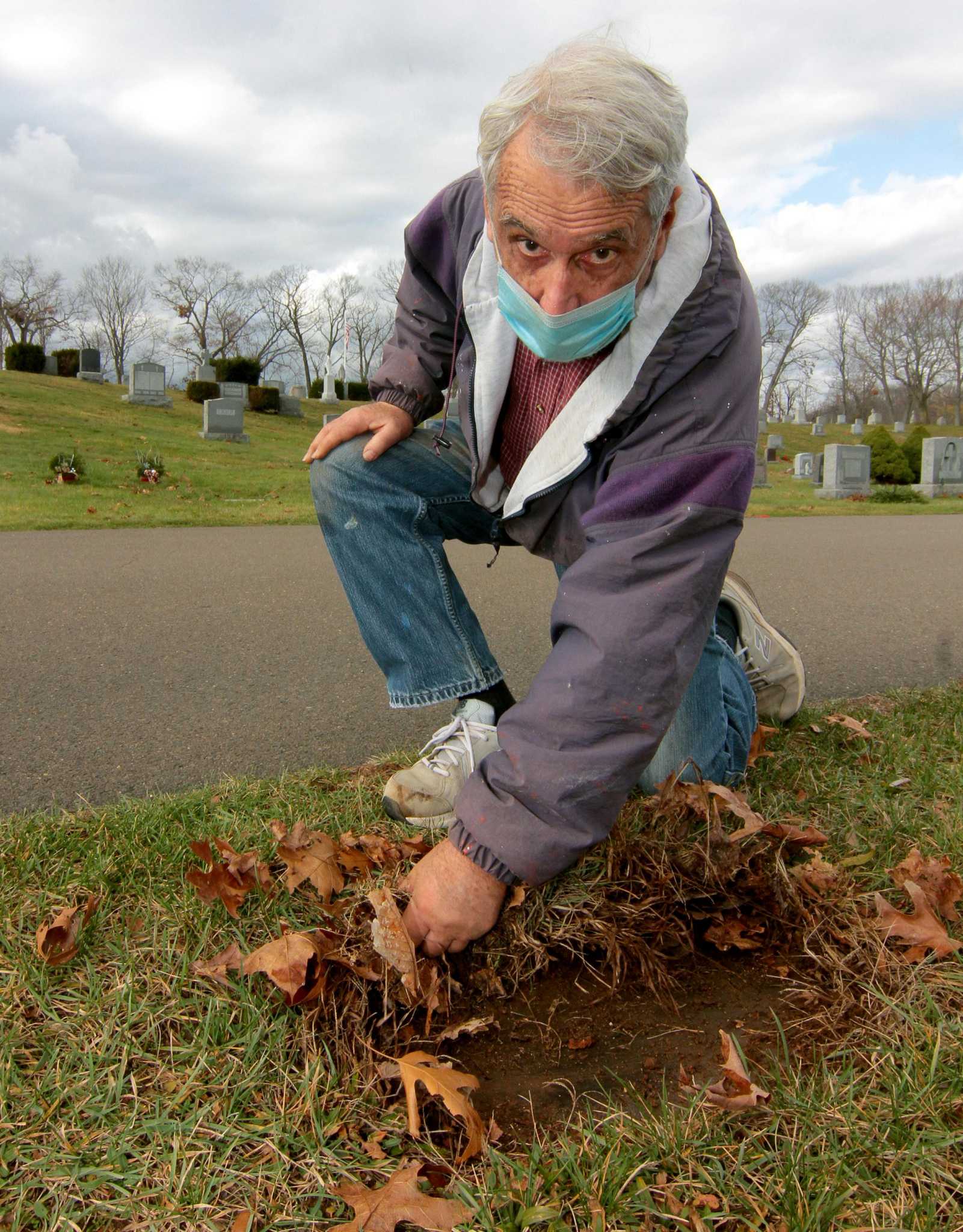 They say the church ignored their calls to clean up a Branford cemetery, so they're doing it themselves - Vimarsana News
