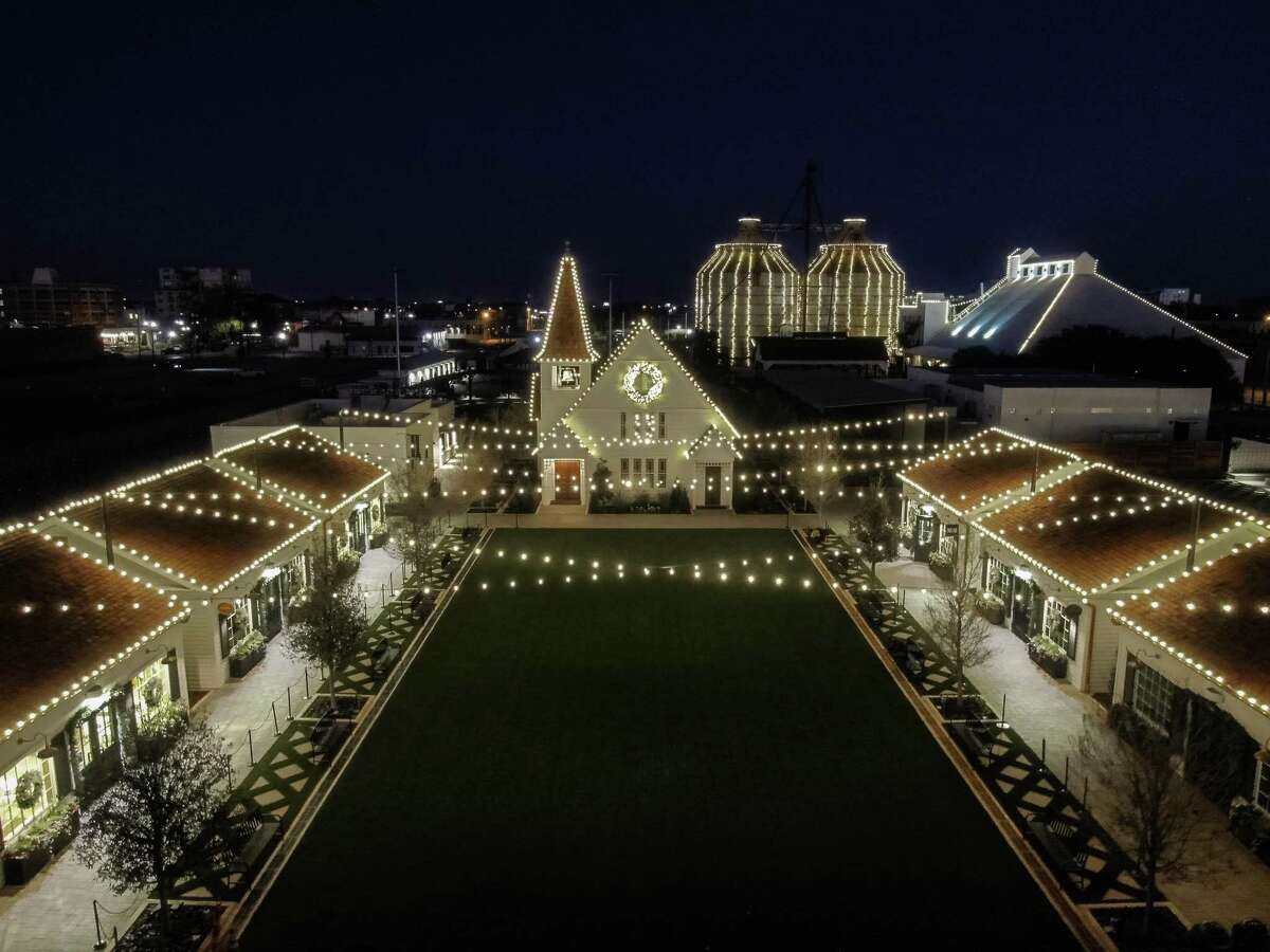 9 dazzling holiday displays and events happening in Texas this year