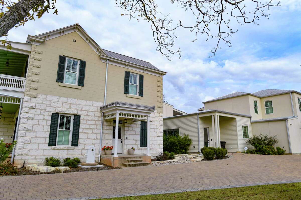 Centuryold Fredericksburg house gets updated with twostory great room