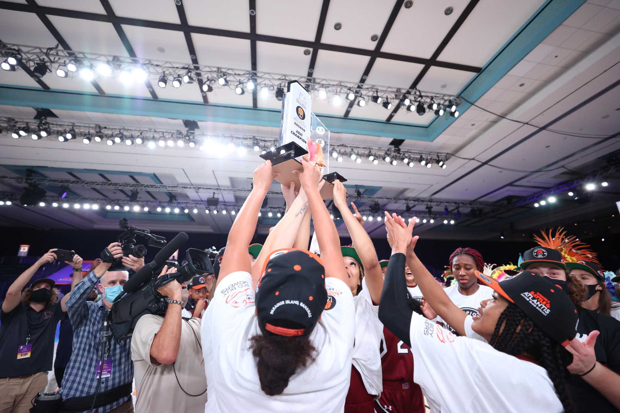 UConn in the Bahamas, Day 4: Champion crowned, walking right is wrong - Vimarsana News