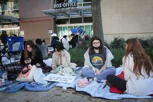 Houstonians wake up early, brave cold before Harry Styles concert
