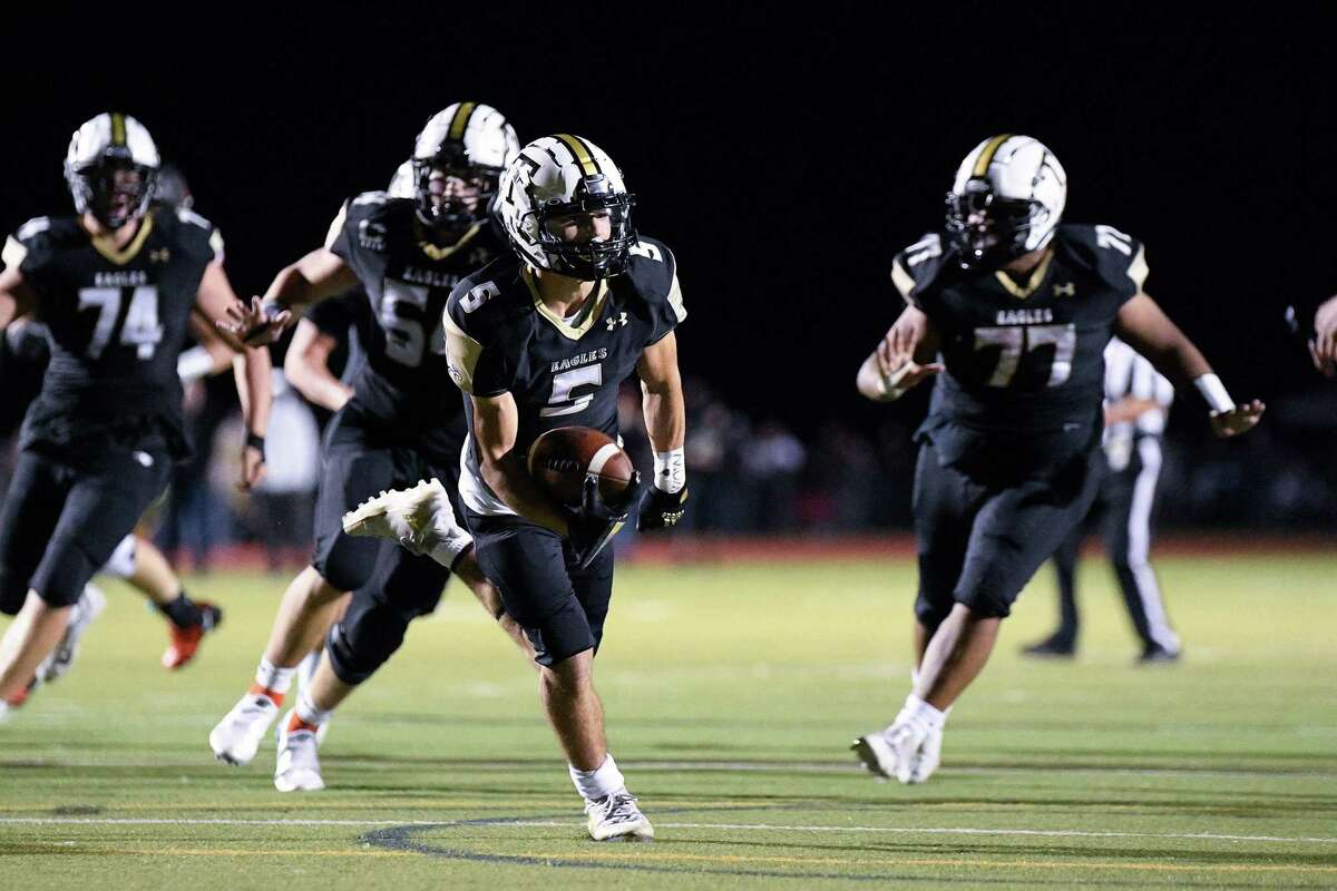 Corbin Smith and the Trumbull offense will look to match points with St. Joseph on Thanksgiving.
