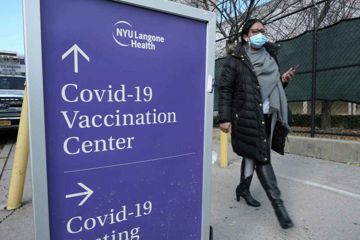 NEW YORK, NY - NOVEMBER 19: A sign at a hospital advertises the COVID-19 vaccine on November 19, 2021 in New York City. On Friday vaccine advisers to the US Centers for Disease Control (CDC) and Prevention voted unanimously in recommending a booster shot of the COVID-19 vaccines for all adults in the United States six months after they finish their first two doses. (Photo by Spencer Platt/Getty Images)