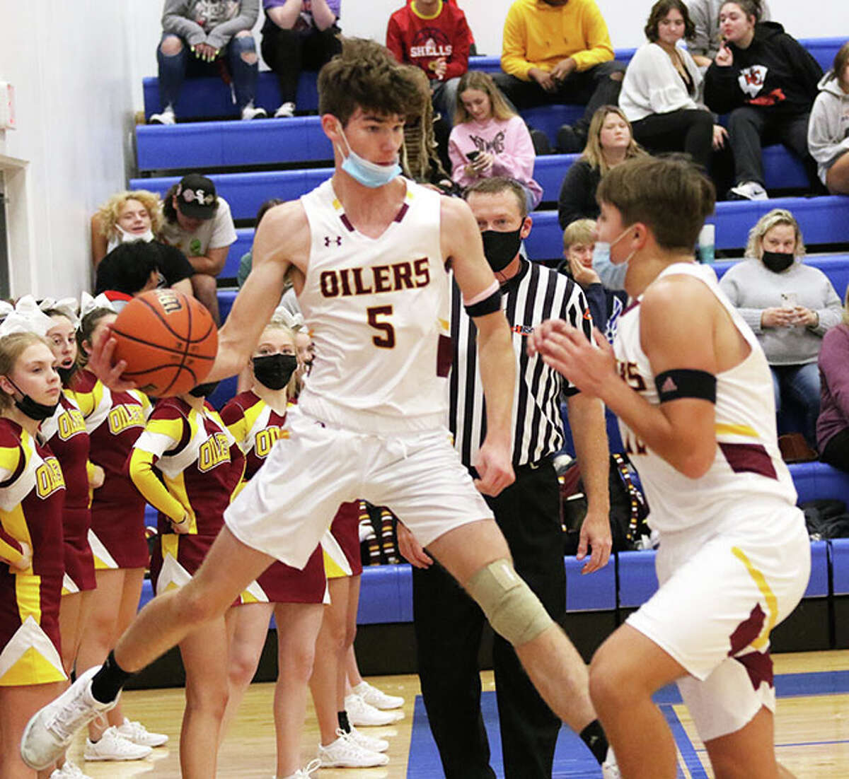 EA-WR's Zach Lybarger (5) scored 14 points Monday night, but the Oilers fell to Red Bud at Memorial Gym.