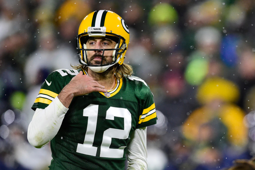 Packers quarterback Aaron Rodgers says no more pussyfooting around, breaks out broken toe on camera