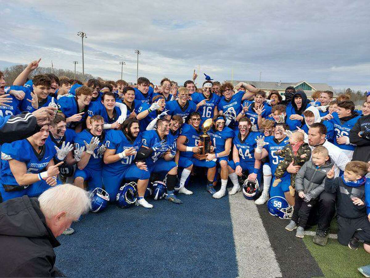 Southington celebrates beating Cheshire 17-10 in Apple Valley Classic