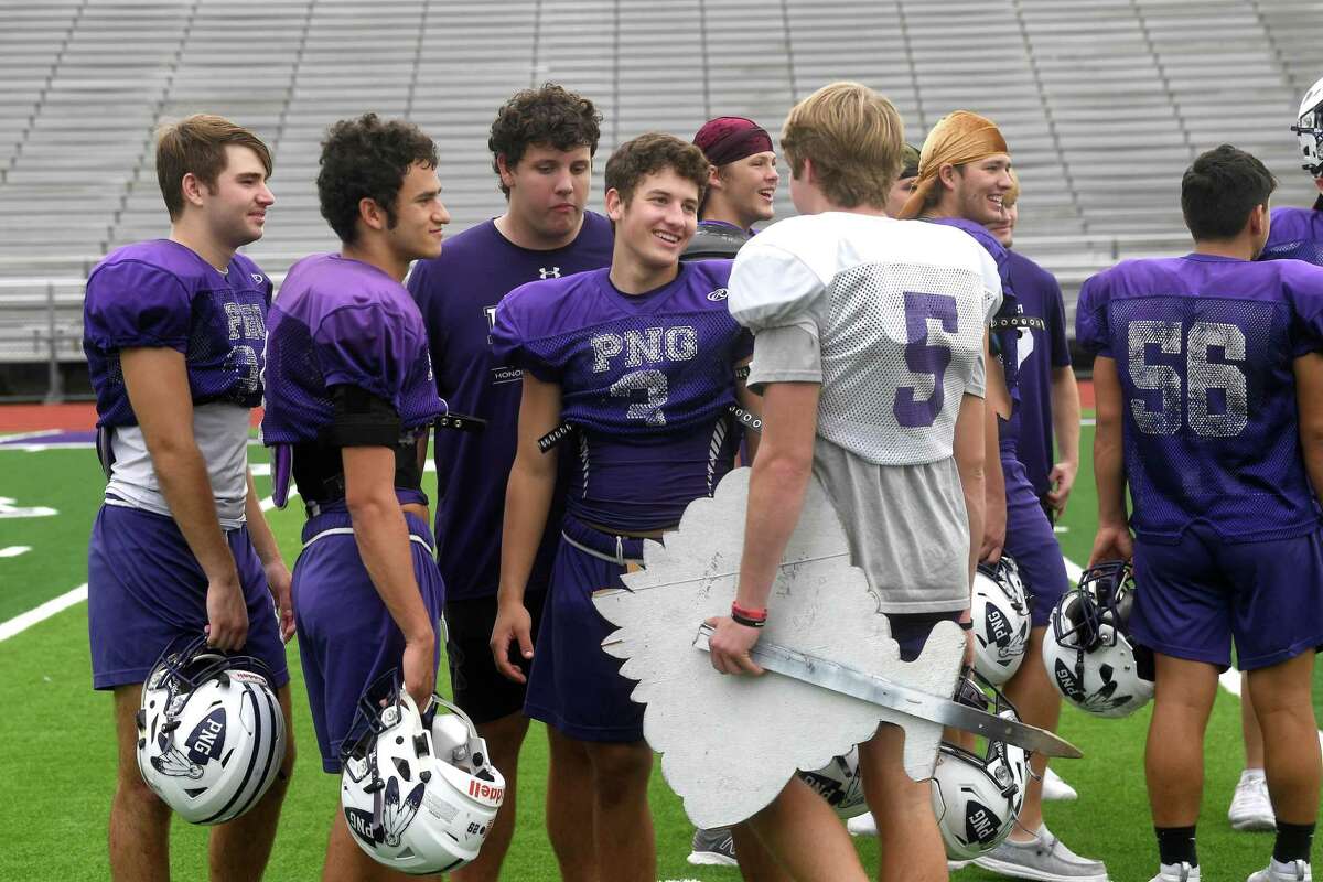 Photos: PNG football family enjoys Thanksgiving on the grid