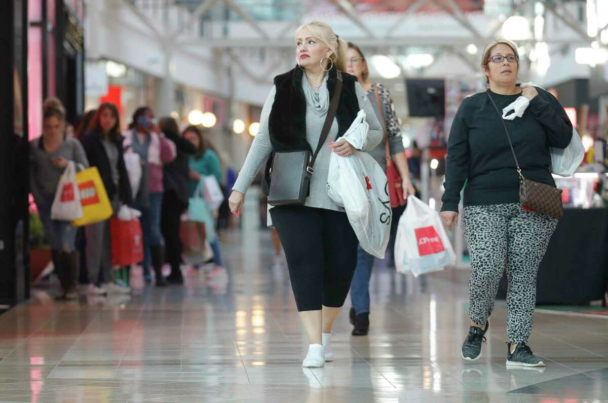 Shoppers make their way between store at The Woodlands Mall on Black Friday, Friday, Nov. 26, 2021, in The Woodland.
