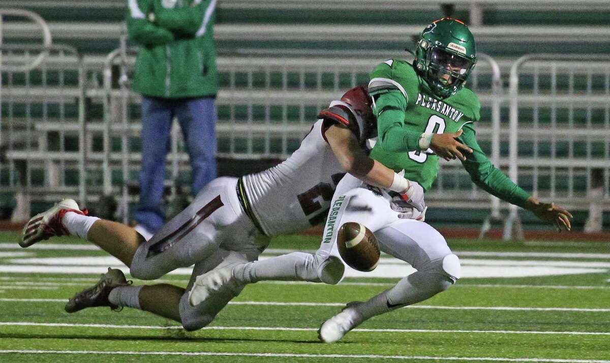 High school football Fredericksburg 28, Pleasanton 20