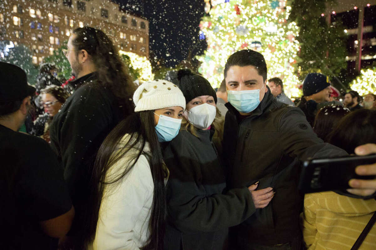 San Antonio gets festive at HEB's 2021 Christmas tree lighting ceremony