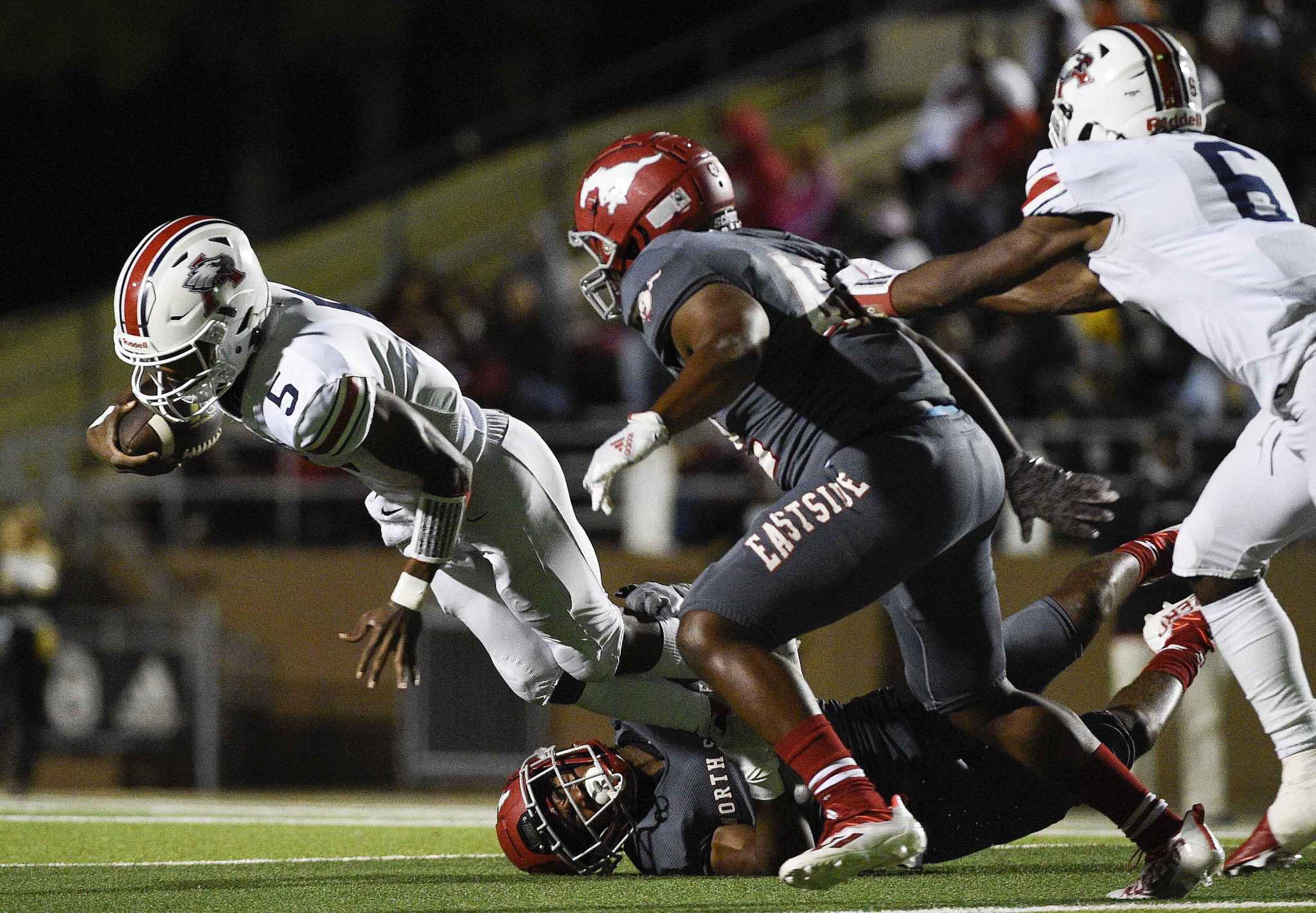 Football Advances to 2021 State Quarterfinals - DeSoto ISD