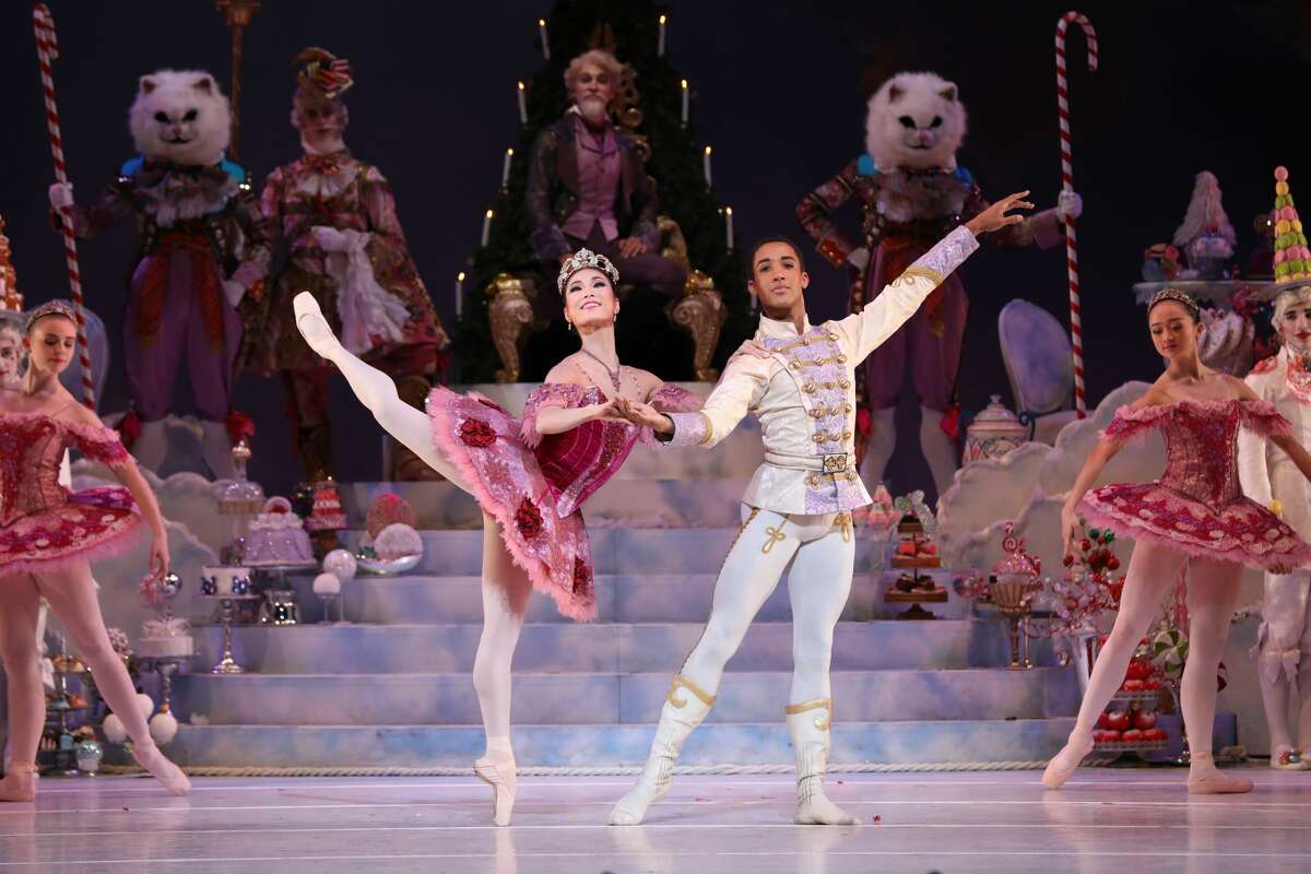 Houston Ballet Principal Soo Youn Cho as the Sugar Plum Fairy and Soloist Harper Watters as the Nutcracker Prince with Artists of Houston Ballet in Stanton Welch’s The Nutcracker.   
