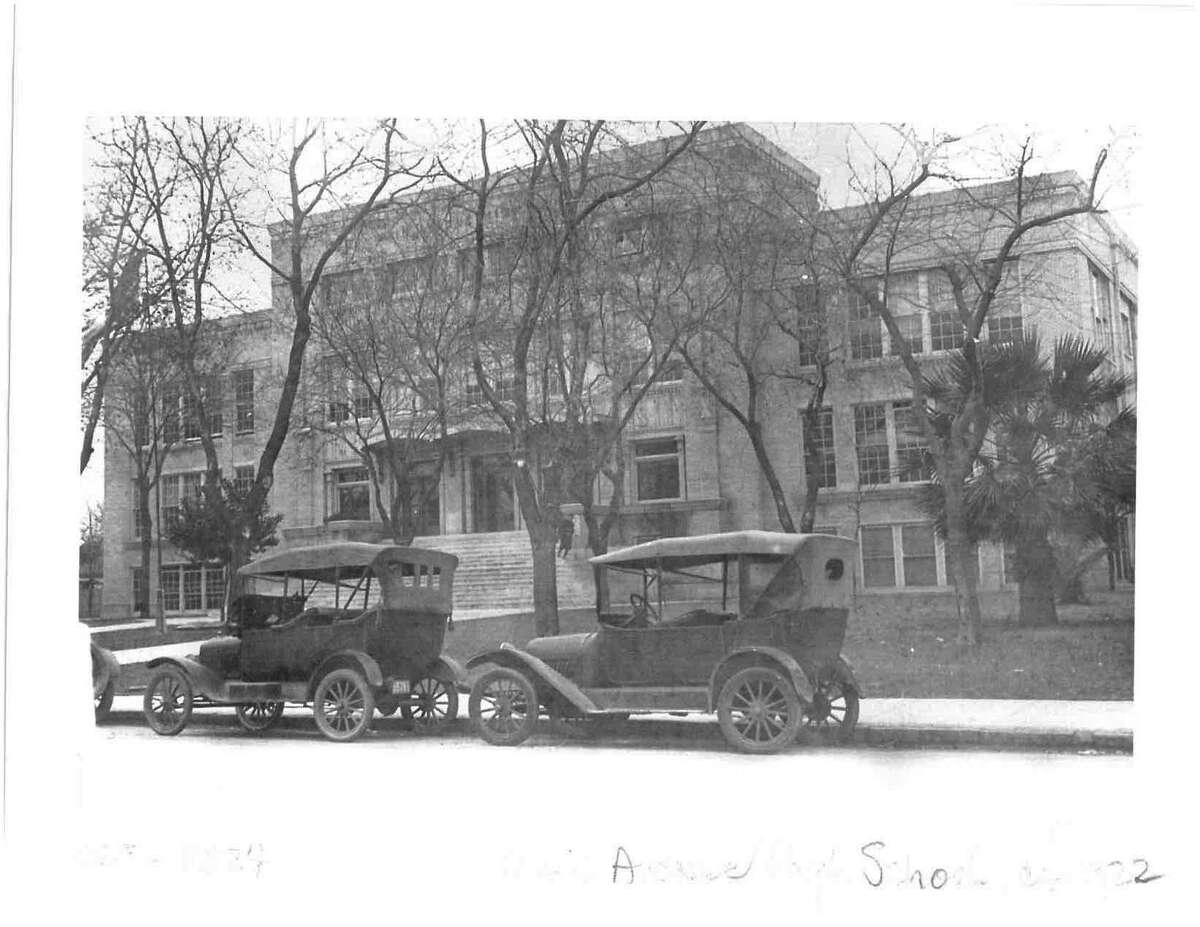 The city’s first public secondary school, San Antonio High School, was rebuilt in 1917 and renamed Main Avenue High School, after Brackenridge opened as the city’s second high school. It’s shown here circa 1922.