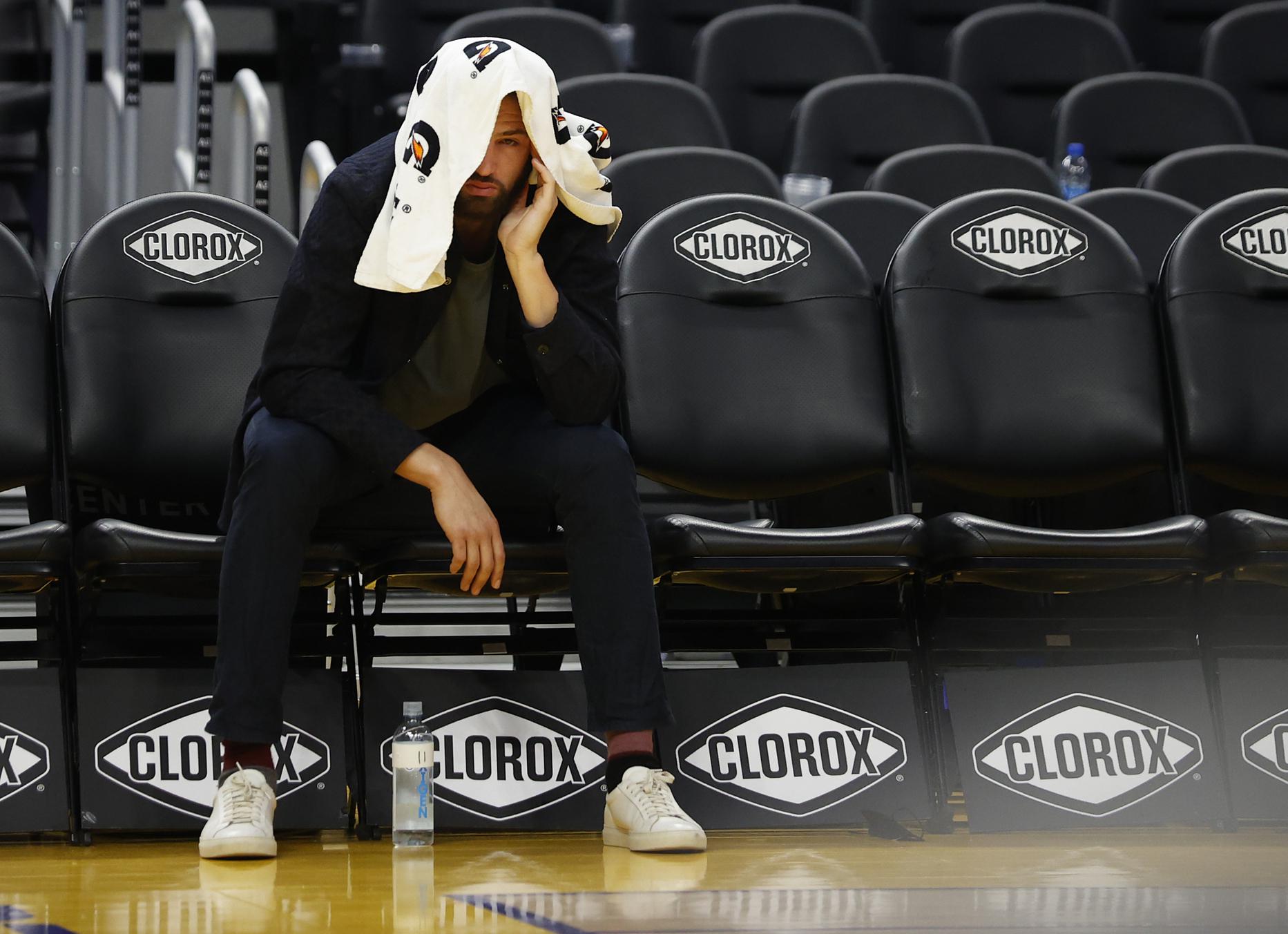 Klay Thompson makes emotional return to Golden State Warriors
