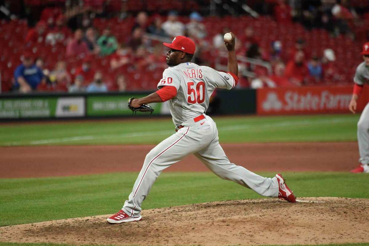 Free agent relief pitcher Héctor Neris is signing with the Astros.