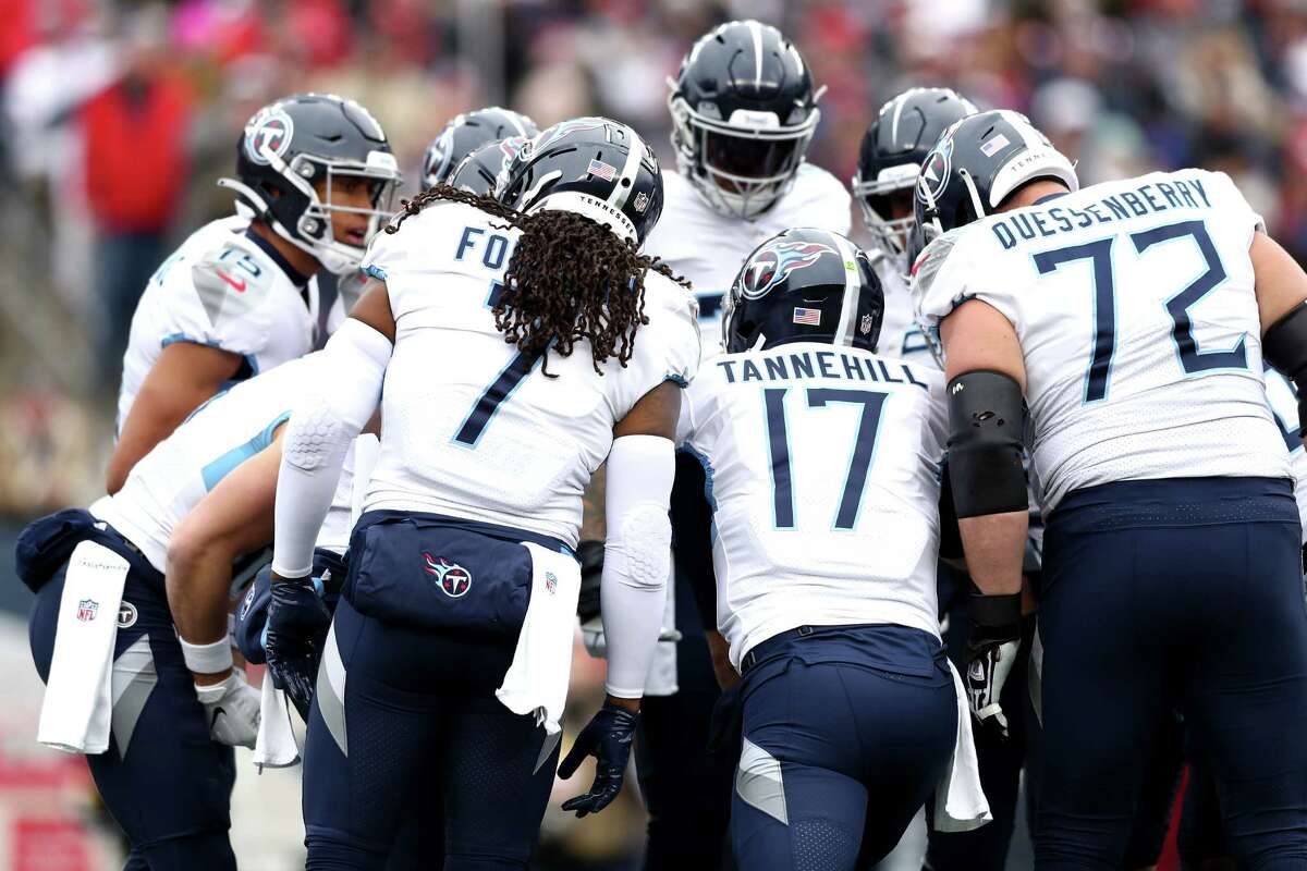 FOXBOROUGH, MASSACHUSETTS - NOVEMBER 28: Ryan Tannehill #17 of the Tennessee Titans calls the play in the huddle in the first half against the New England Patriots at Gillette Stadium on November 28, 2021 in Foxborough, Massachusetts.