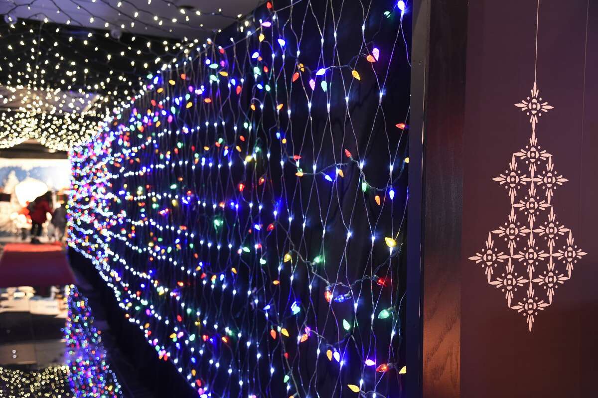 Mohegan Sun debuts new holiday espape room - CT Insider