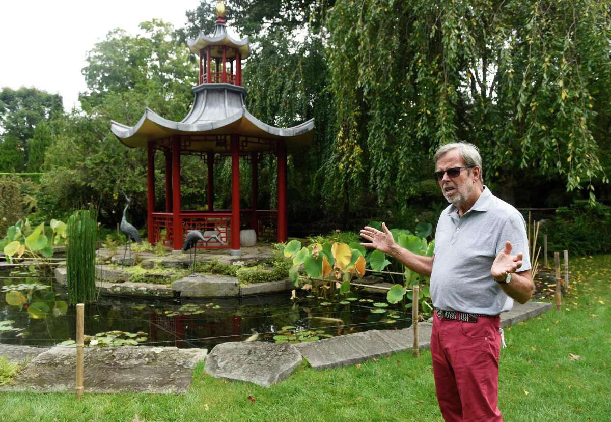 Owner of Greenwich’s Sleepy Cat Farm showcases estate’s garden in talk