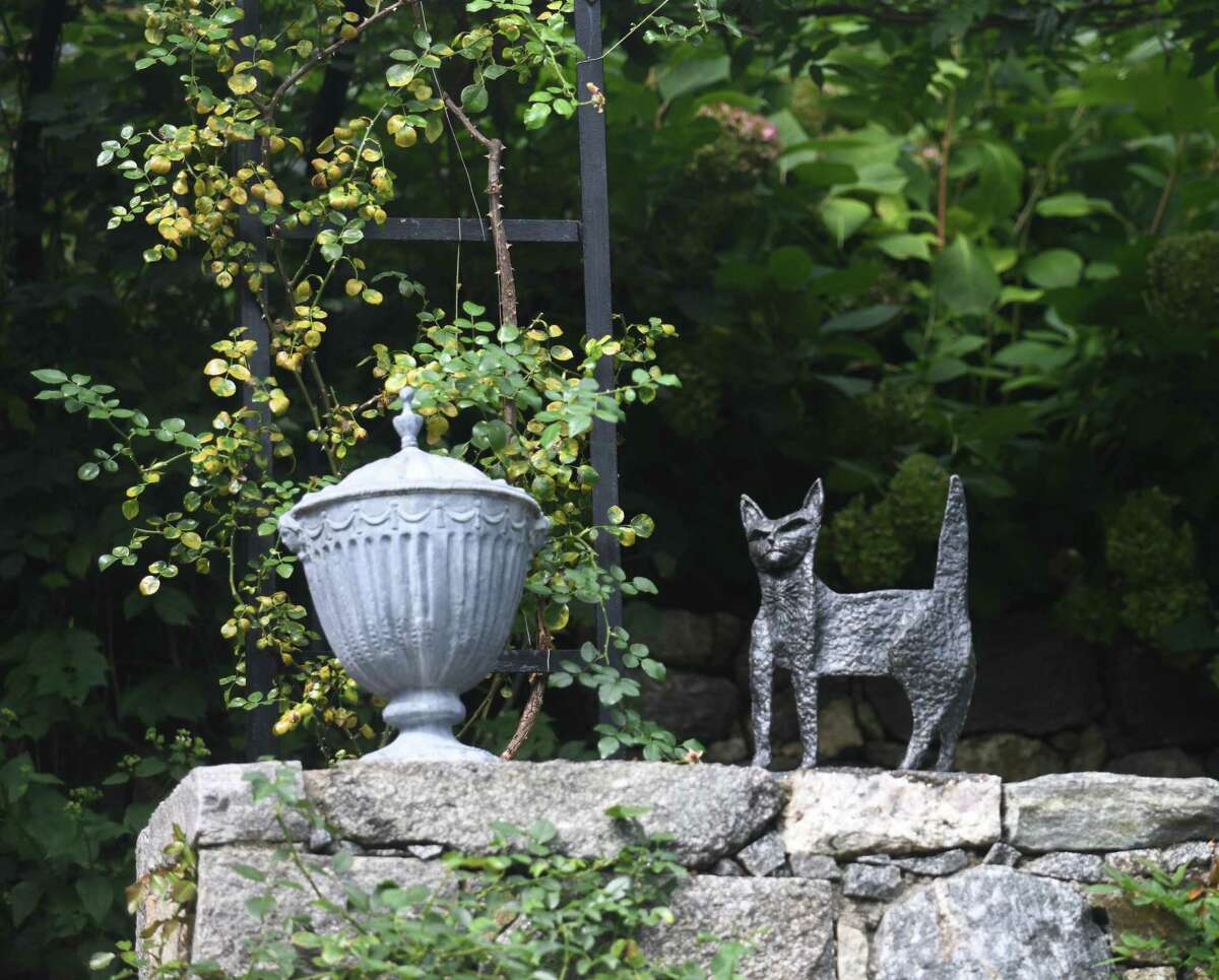 Owner of Greenwich’s Sleepy Cat Farm showcases estate’s garden in talk