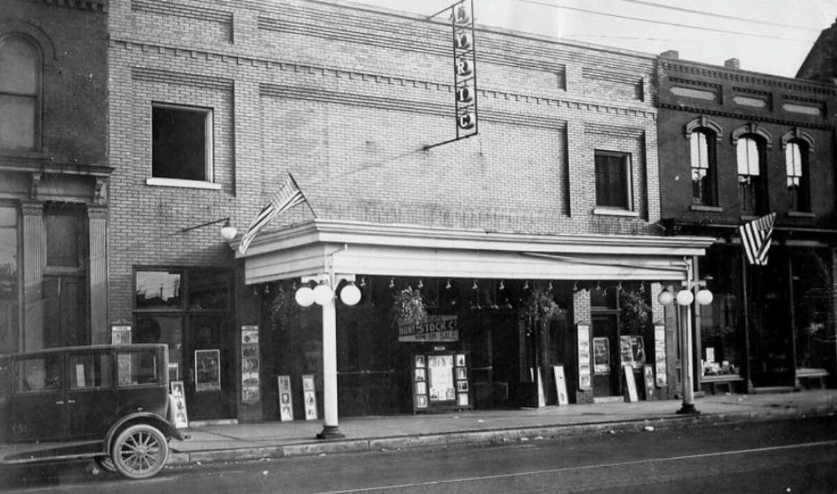 This photo shows the Lyric Theater around early 1930 in Manistee.