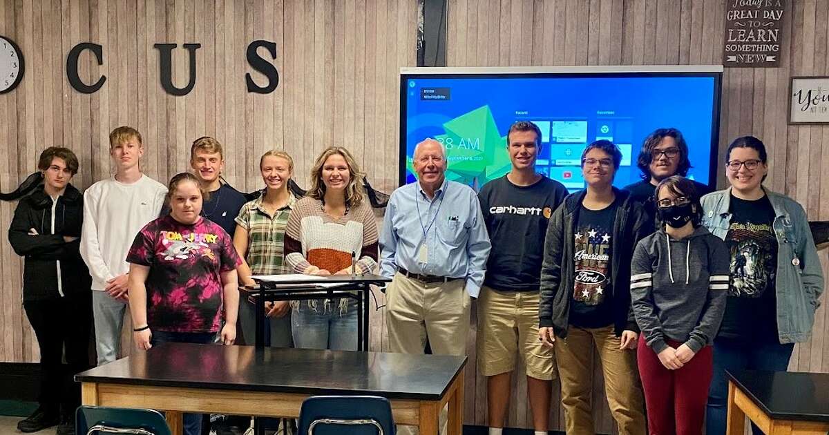 Onekama students learn about stock market