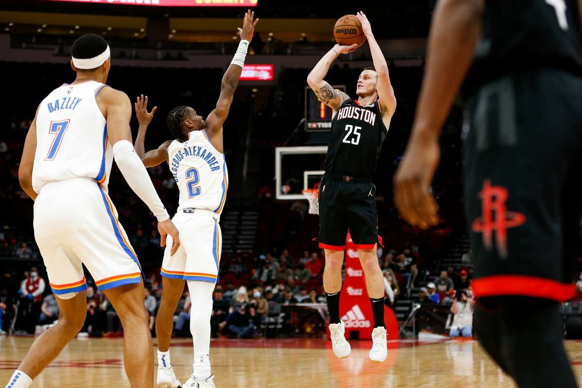 Story photo for One not-so-giant leap for man: Garrison Mathews adjusts his shot