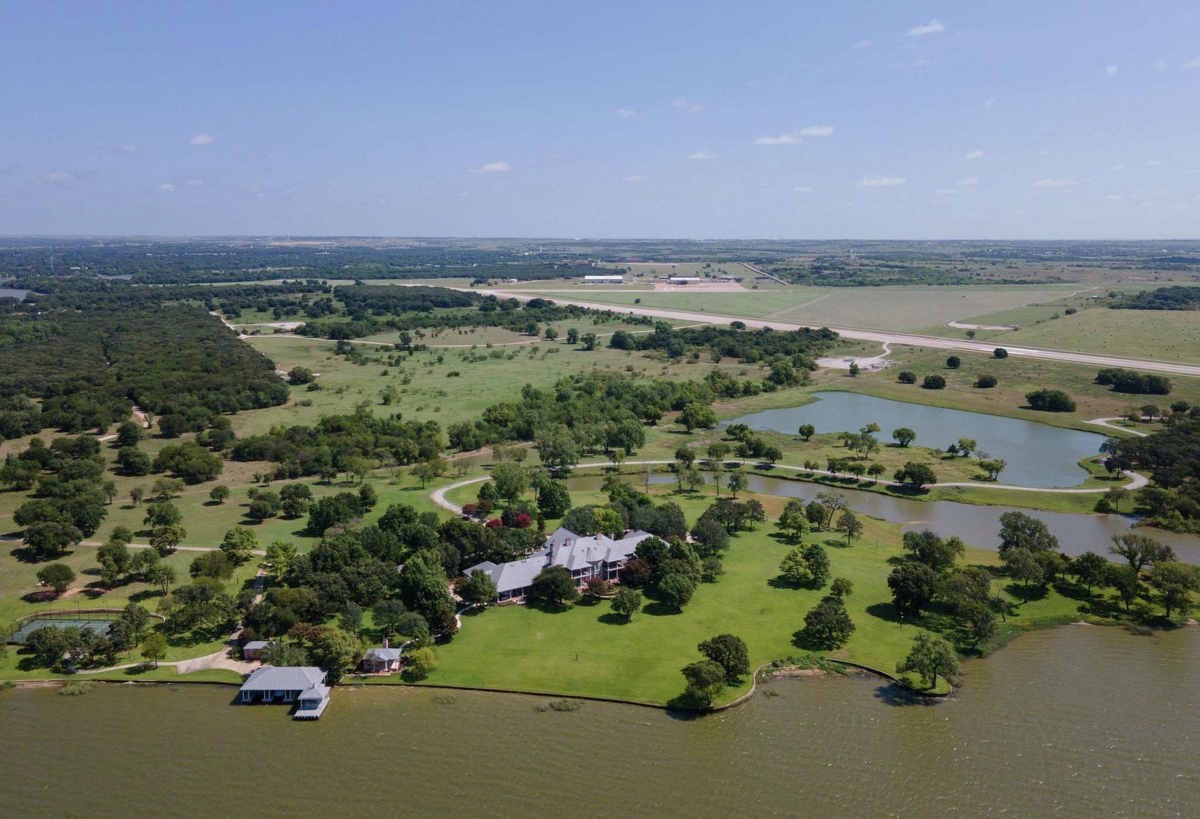 This sprawling 6-bed-6-bath mansion on Eagle Mountain Lake contains over 18,000 square foot of space, a tennis court and covered boat dock. It is owned by Eagle Mountain International Church and has been identified as the home of a Texas televangelist who's been described as the wealthiest pastor in America – Kenneth Copeland – and his wife Gloria.
