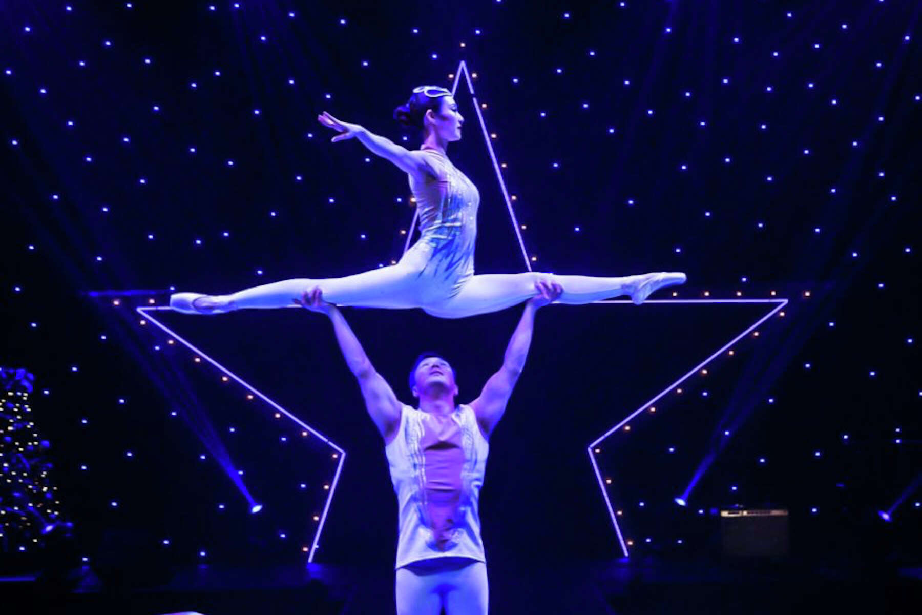 Magical Cirque Christmas 2022 15+ Holiday Stage Shows In Ct, From Classic To Wacky - Ct Insider