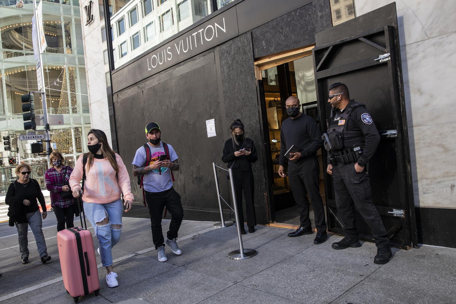 Louis Vuitton Store Robbed in San Francisco's Union Square 