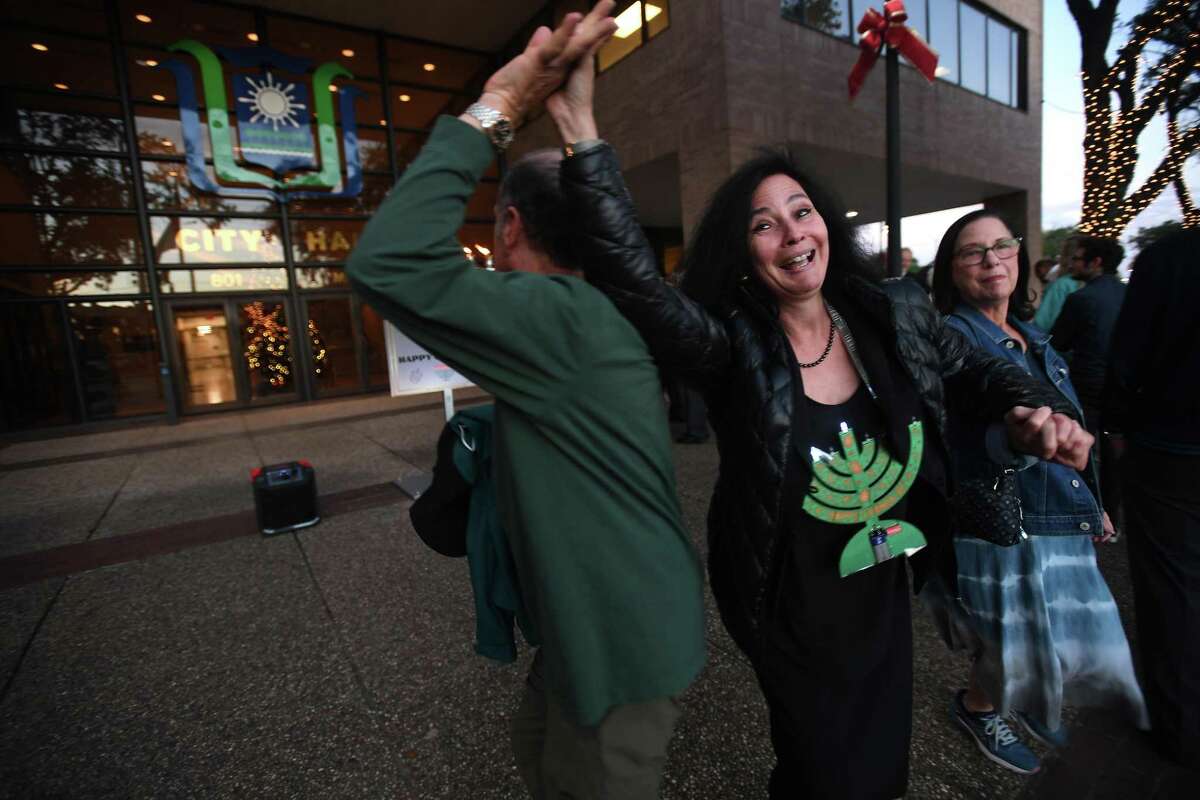 2nd annual menorah lighting celebrates Hanukkah