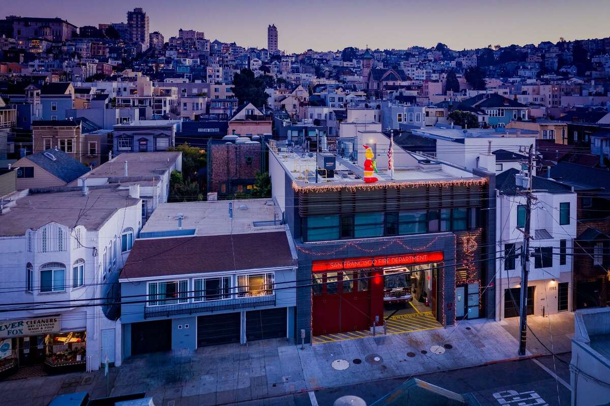 An overhead view of San Francisco Fire Department Station 16 in Cow Hollow, which decorated for the holidays in 2020.