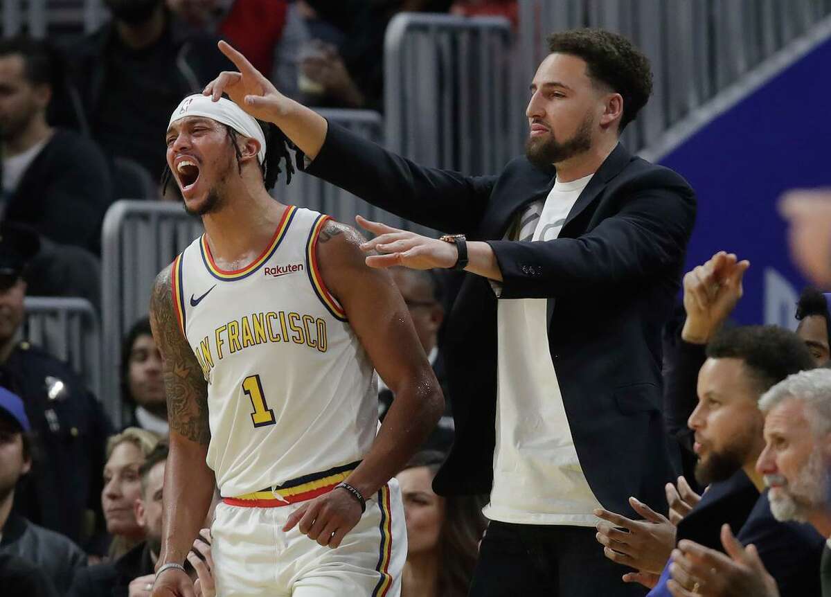 Damion Lee (1) and Klay Thompson are suddenly running practices together in Santa Cruz.