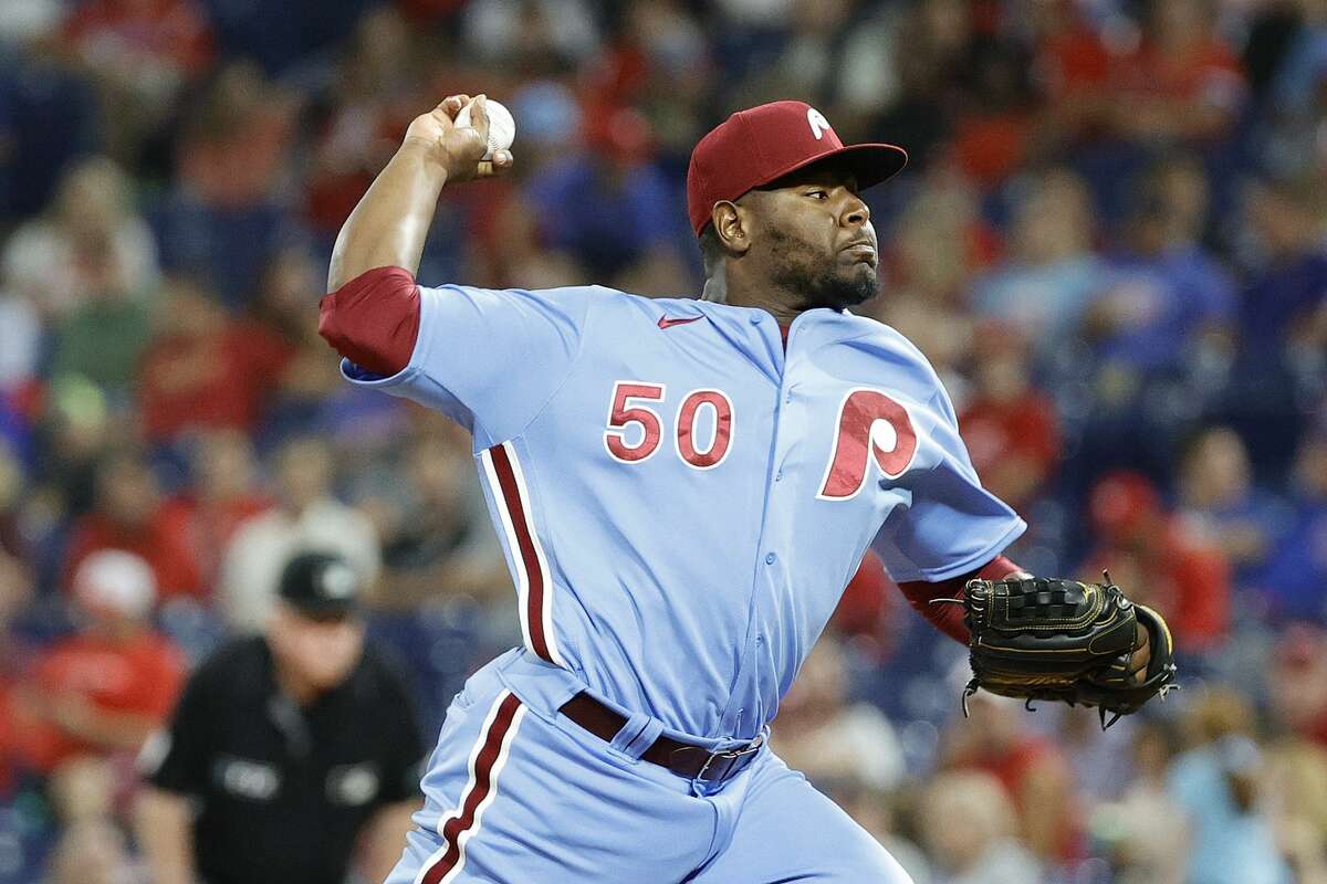 New Astros reliever Héctor Neris' two-year deal includes a club option for 2024 that also could be triggered by the player if he hits certain benchmarks.