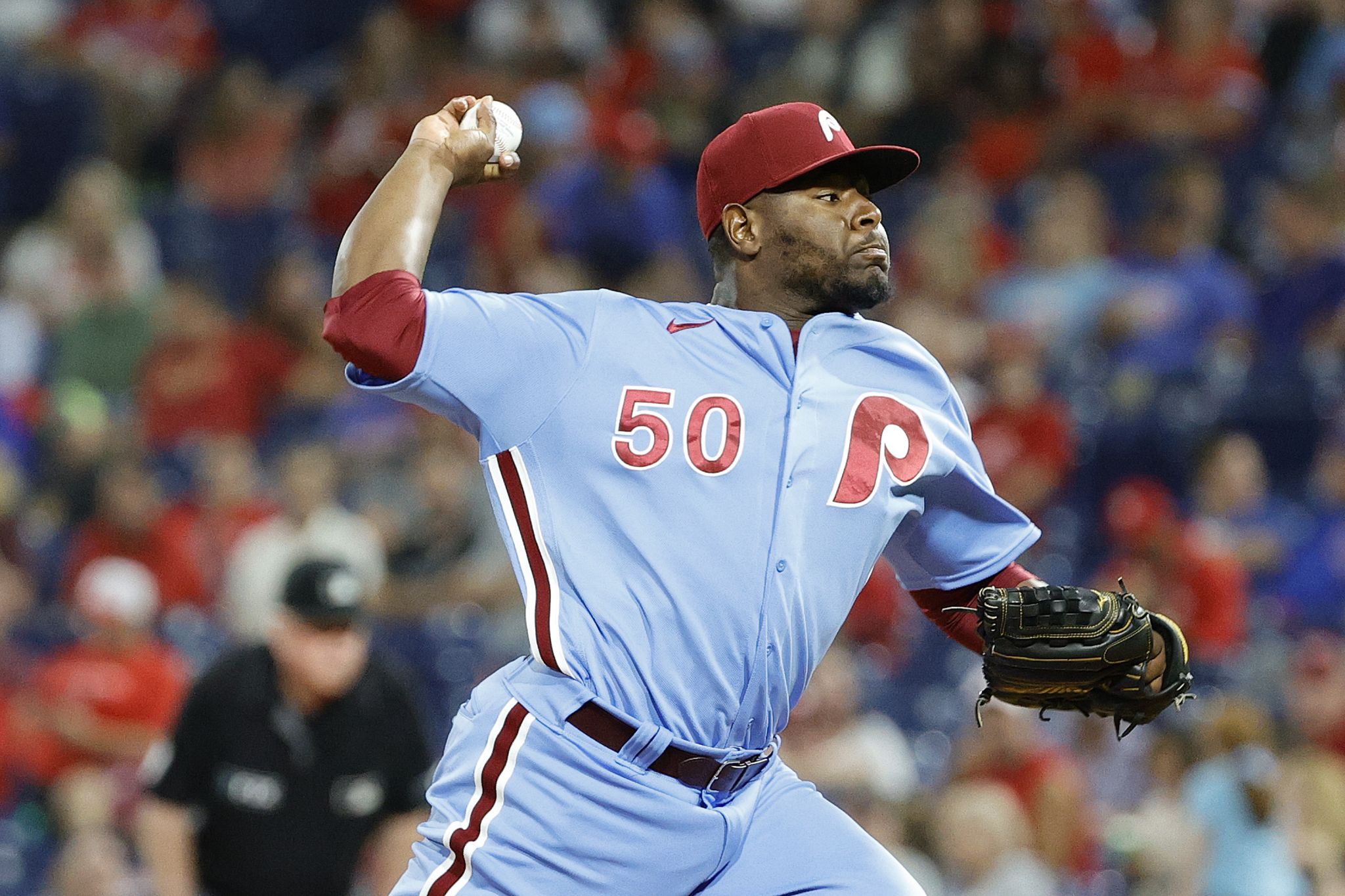 Astros reliever Héctor Neris has 2024 option in new contract