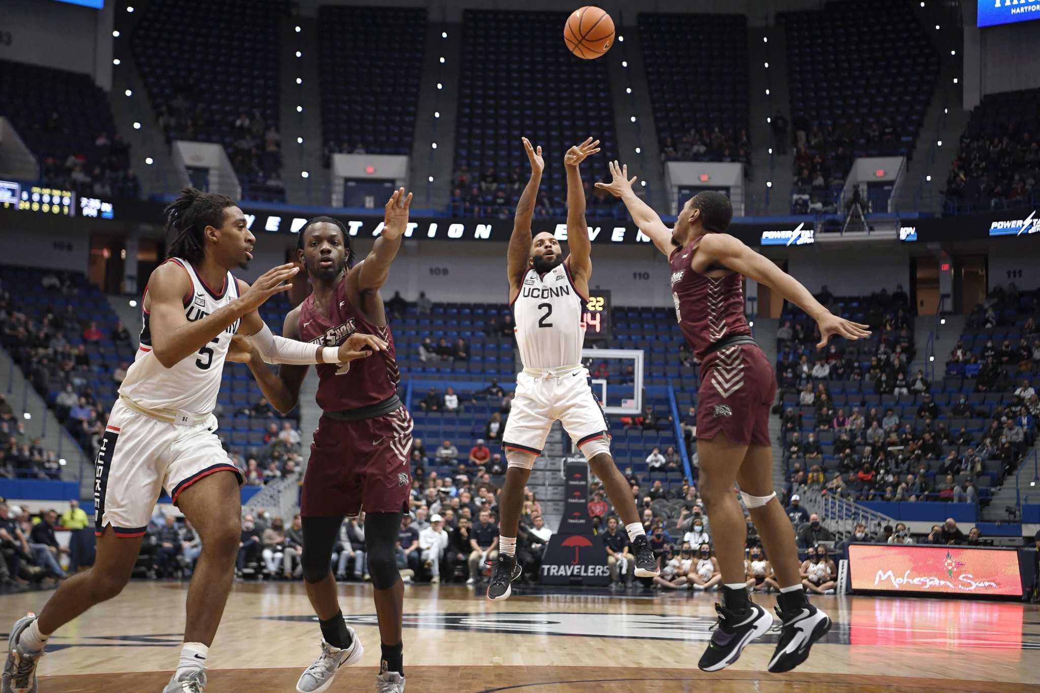 UConn's R.J. Cole bails out shaky Huskies in victory over Maryland-Eastern Shore: 'Had to take over' - Vimarsana News