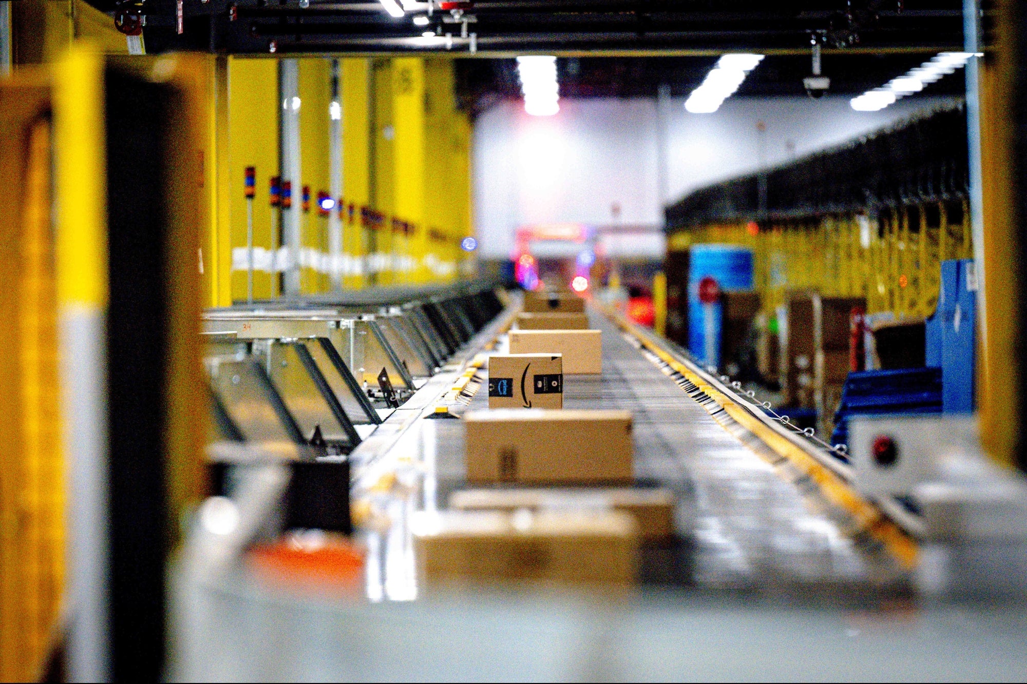 Amazon Accused of Massively Underreporting Covid Cases Contracted at Work - Vimarsana News