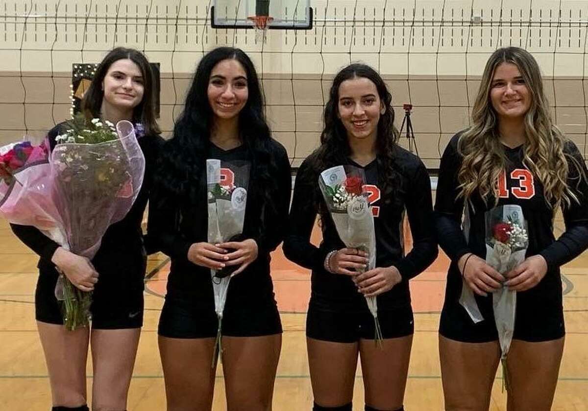 Alexis Moira, Giovanna Gonzalez (captain), Karolina Martins and Julia Krijgsman (captain) led Shelton’s girls’ volleyball team.