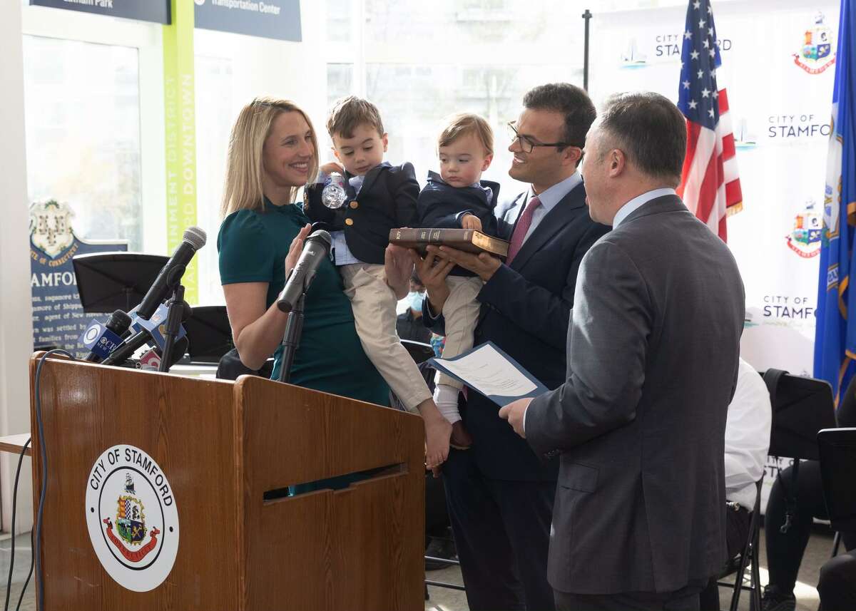 Caroline Simmons is sworn in Wednesday as Stamford’s mayor by Attorney General William Tong at the Stamford Government Center. She is joined by her husband, Art Linares, a former Republican state senator, and their sons Teddy, 3, and Jack, 1.