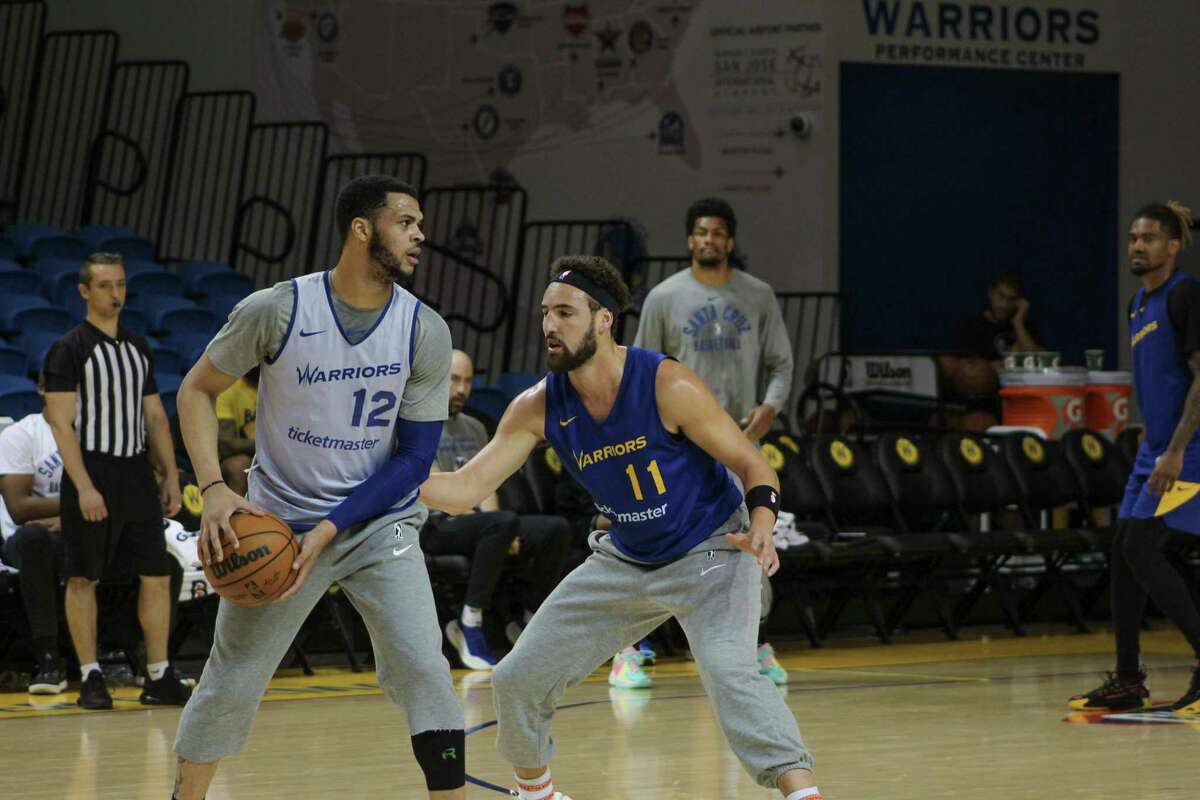 While his Golden State teammates were in Phoenix on Tuesday, Klay Thompson continued his recovery by playing in a scrimmage with the Santa Cruz Warriors of the G League.