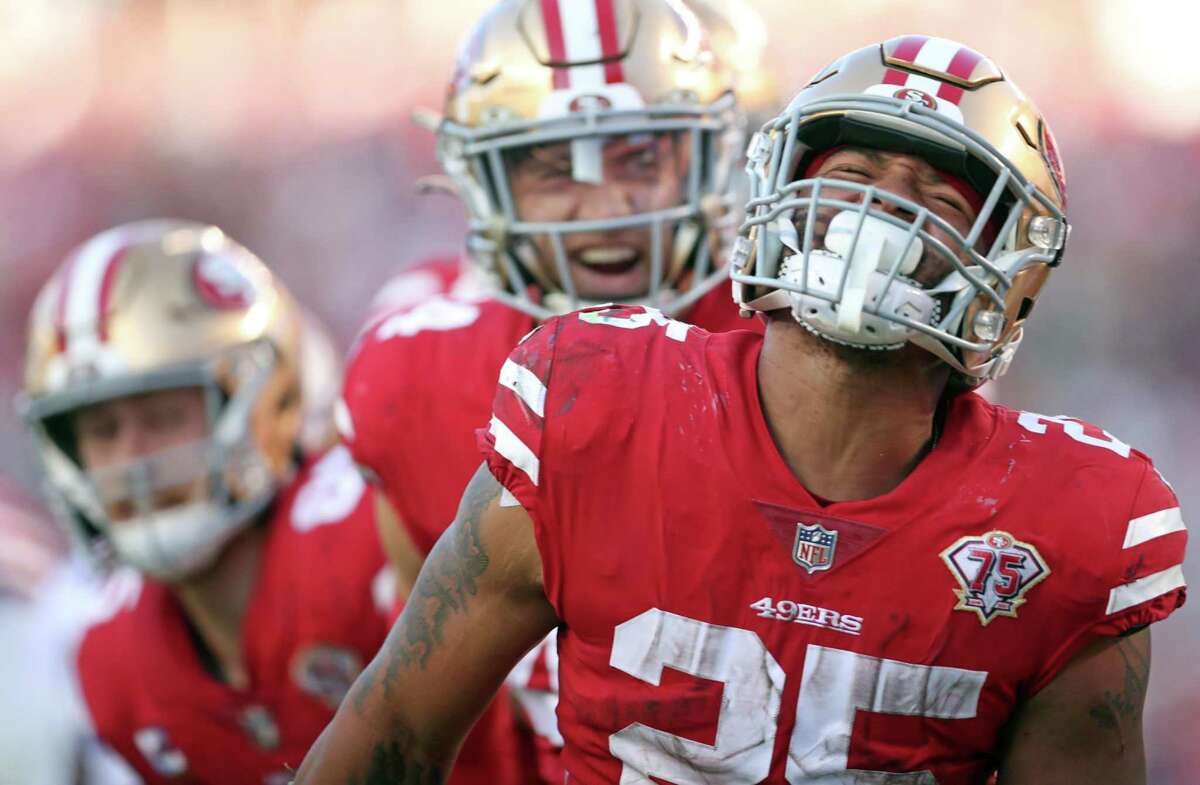 San Francisco 49ers running back Elijah Mitchell (25) warms up before an  NFL football game against the Arizona Cardinals, Sunday, Jan.8, 2023, in  Santa Clara, Calif. (AP Photo/Scot Tucker Stock Photo - Alamy