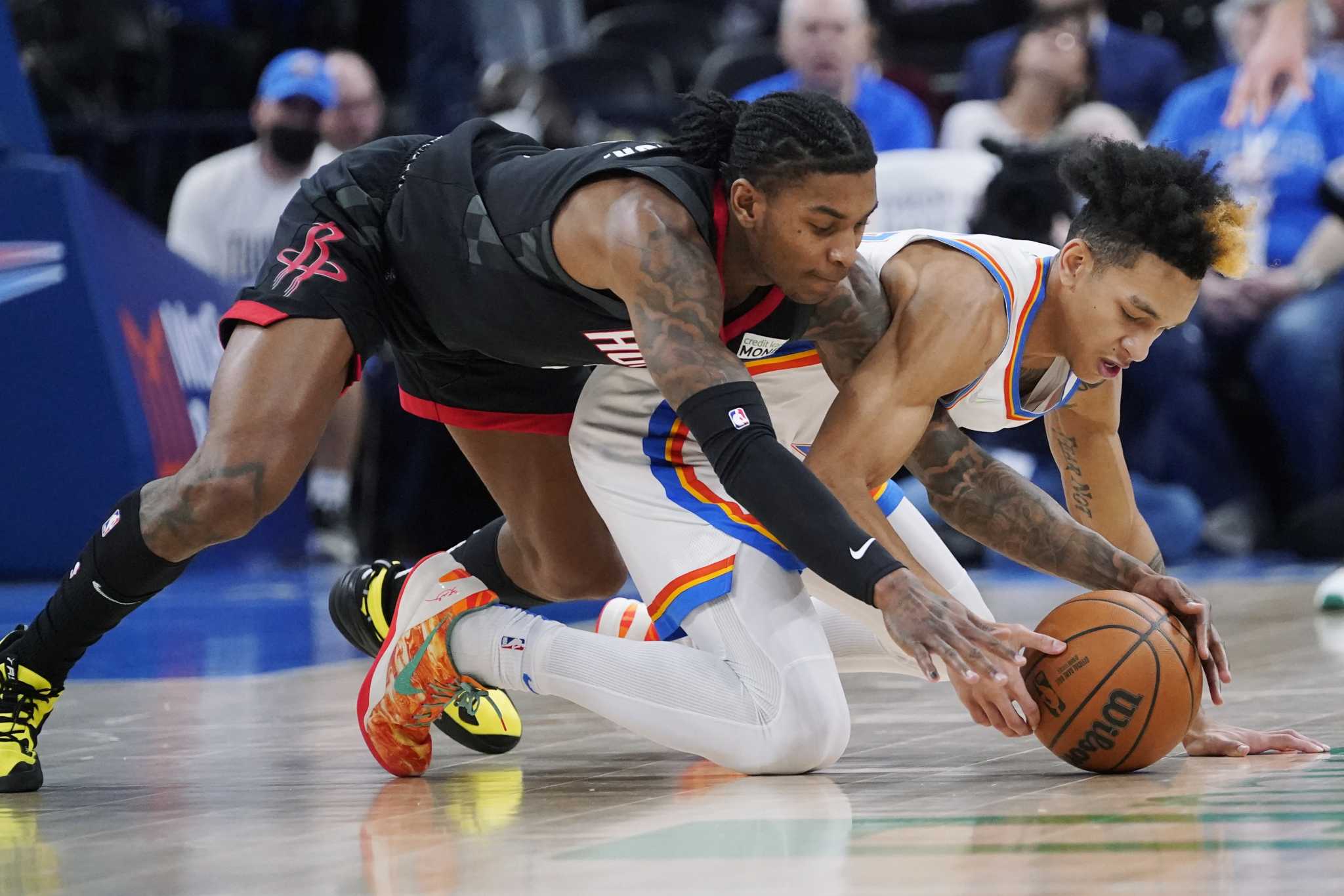 Pair of Rockets exit with injuries against Thunder