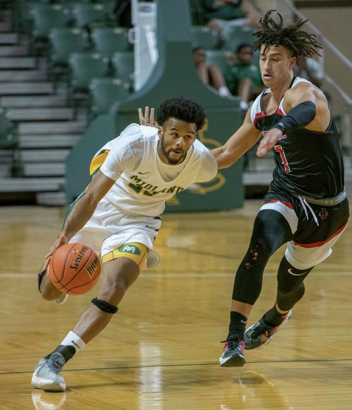 Midland College's Steven Richardson brings the ball downcourt as he gets by Howard College's Blaize Sagna 12/01/2021 at the Chaparral Center. Tim Fischer/Reporter-Telegram